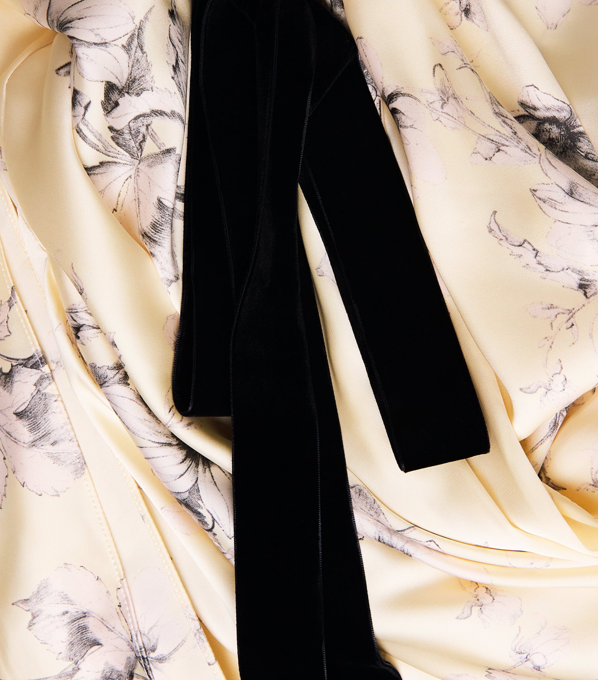 Cinq A Sept Womens Hand-Sketched Antonella Gown Gardenia/black Image 6