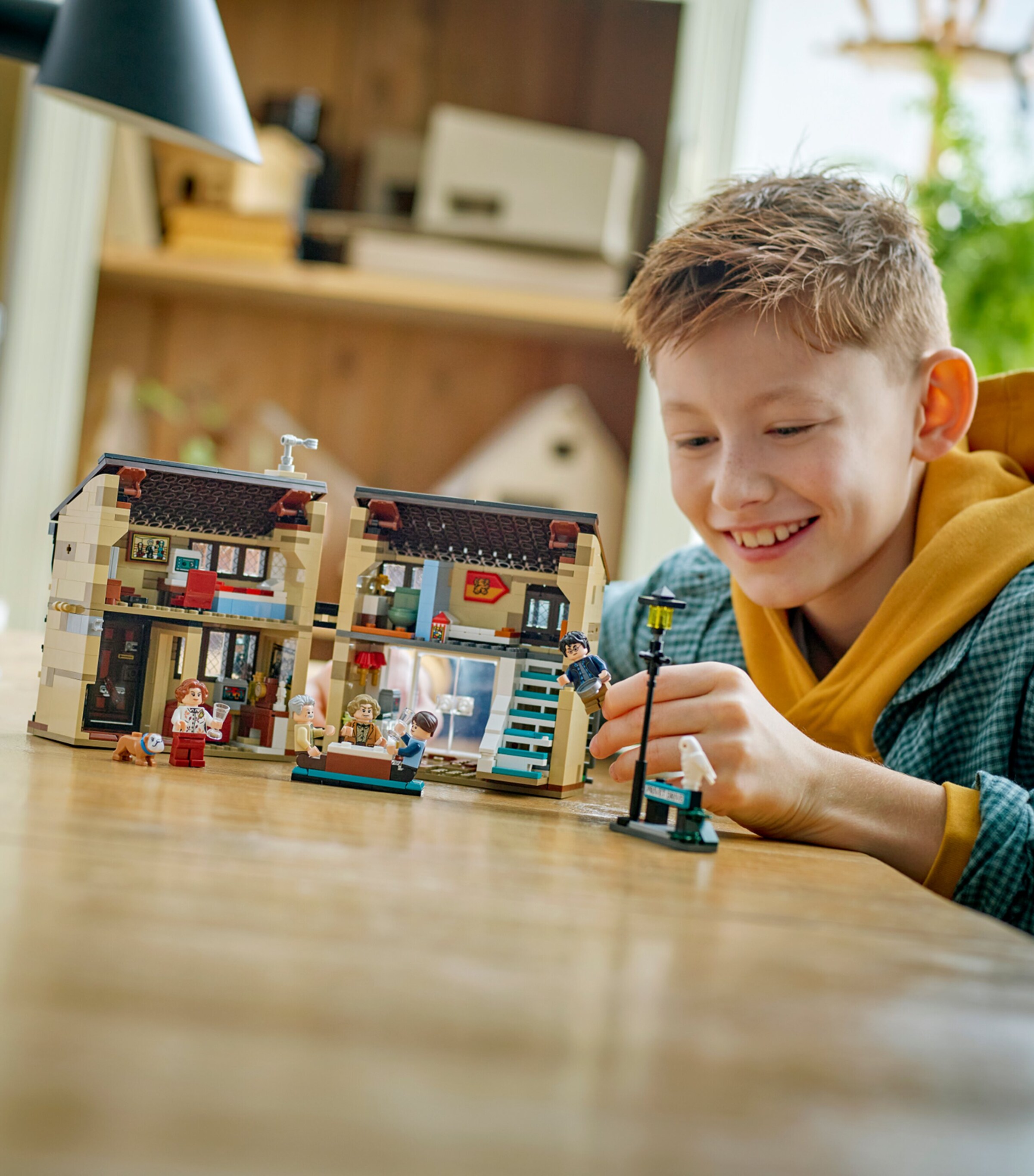 Lego Harry Potter Privet Drive: Aunt Marge’s Visit 76451 Image 2