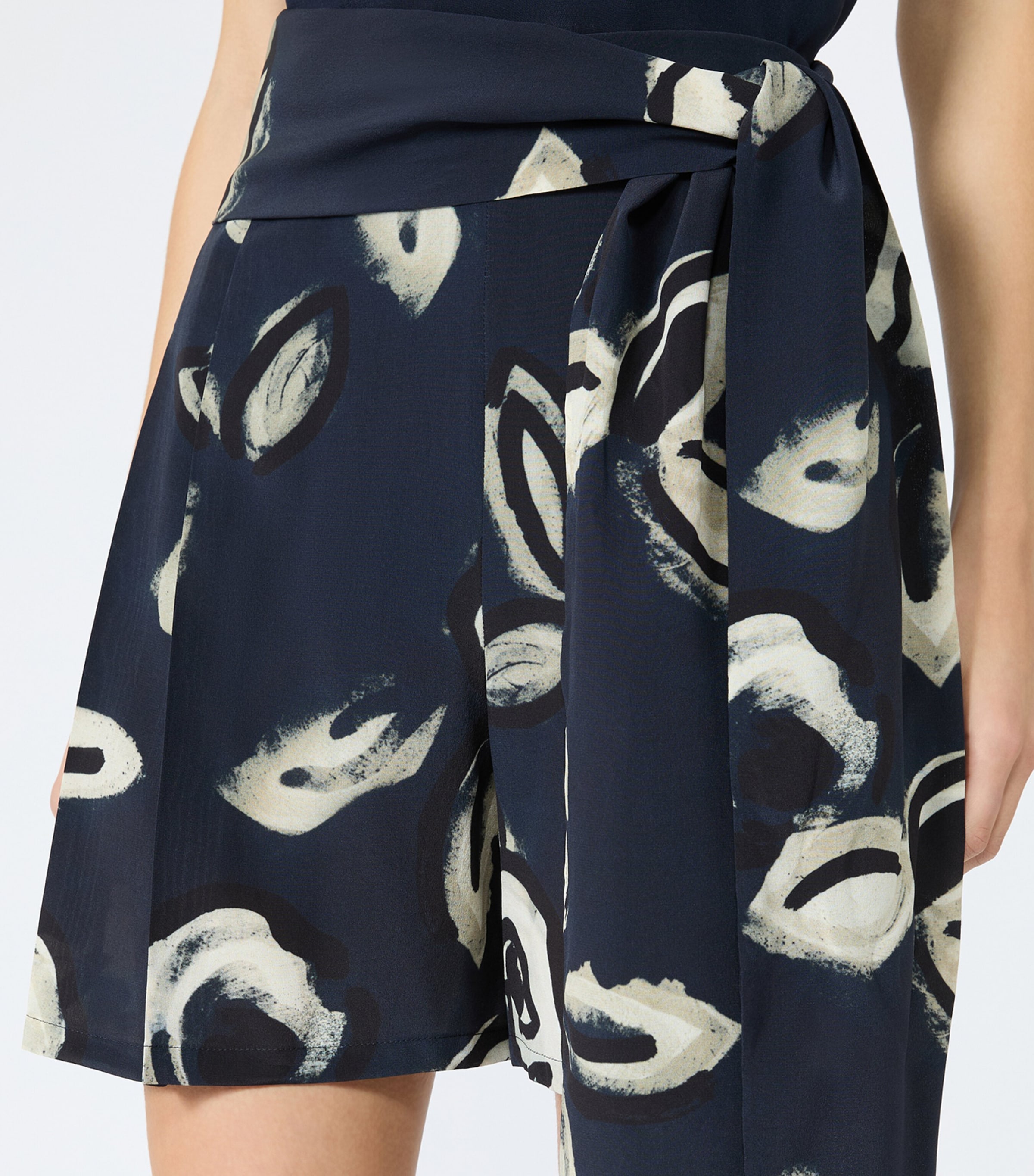Max Mara Womens Silk Printed Shorts Ultramarine Image 5