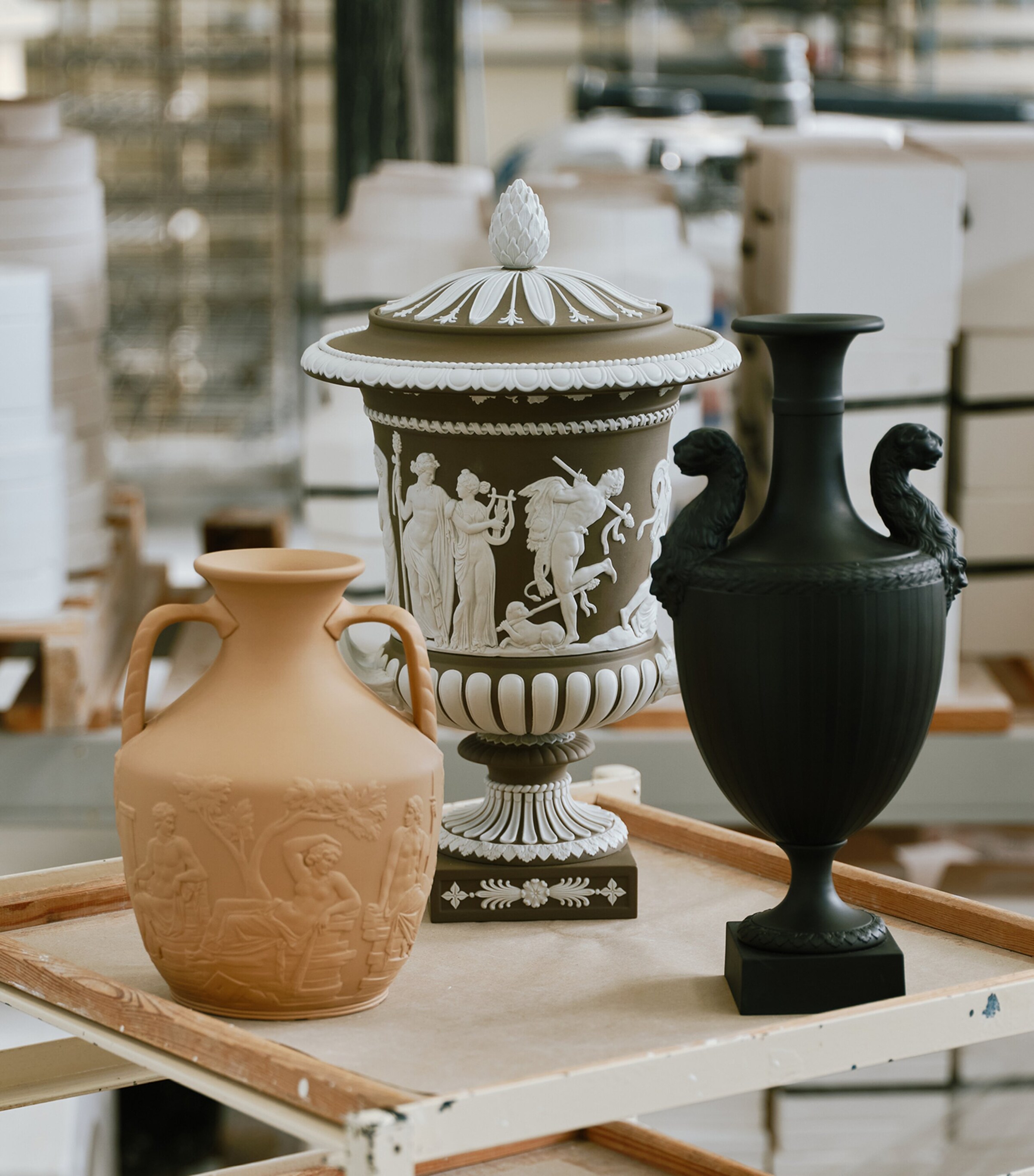 Iconic Borghese Vase (46.5cm) GREEN Image 13