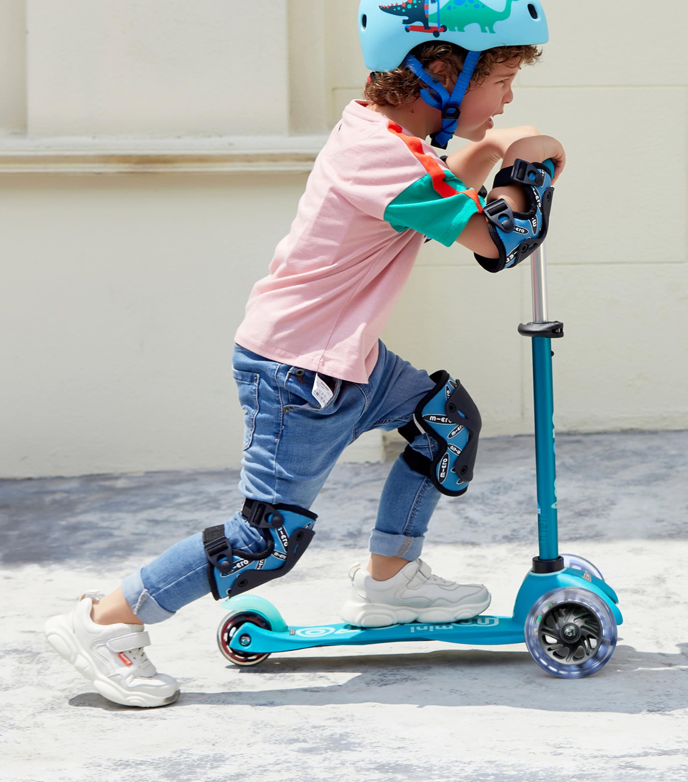 Mini Deluxe LED Scooter MULTI Image 3