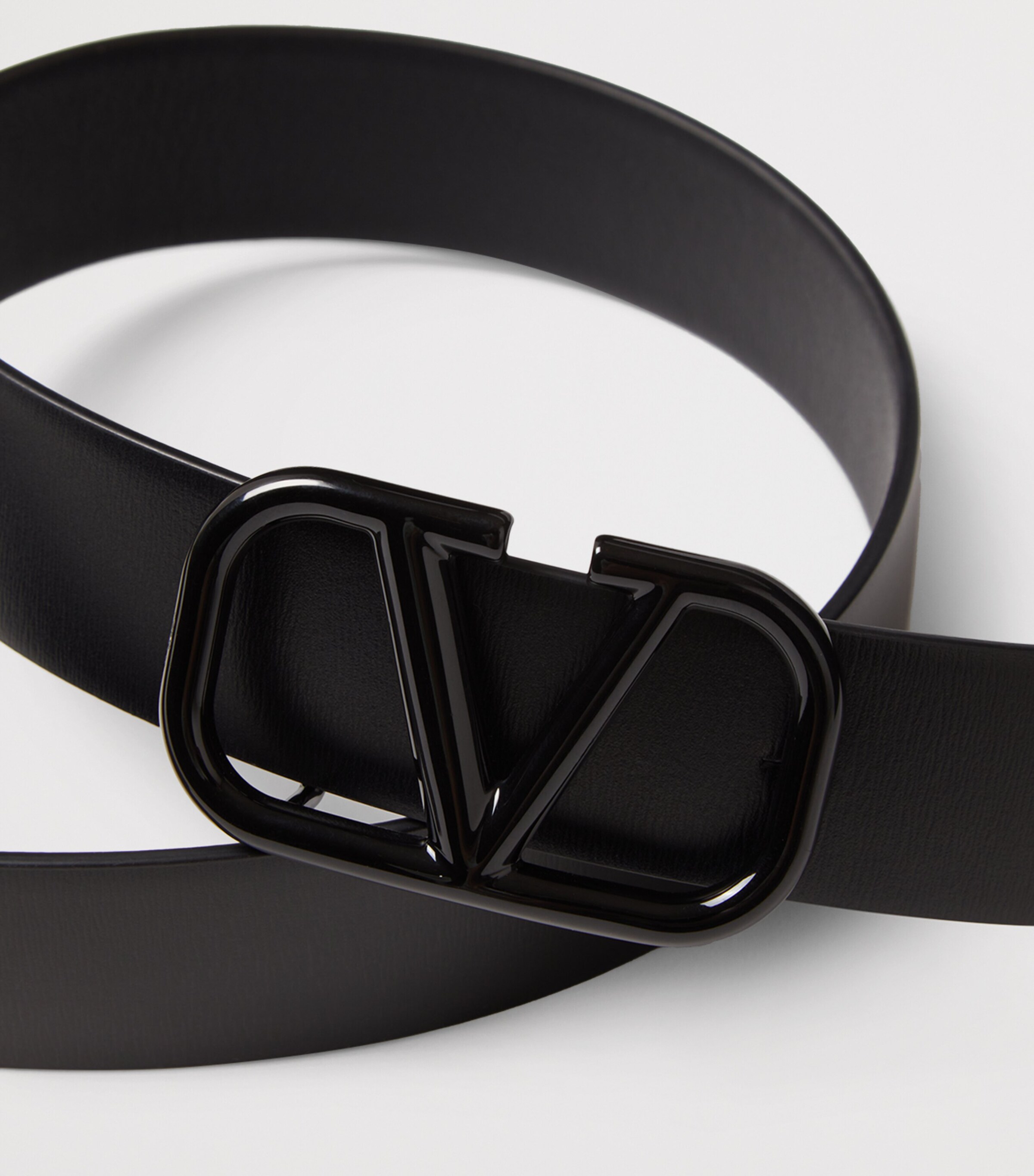 Valentino Garavani Calfskin VLogo Signature Belt | Harrods QA