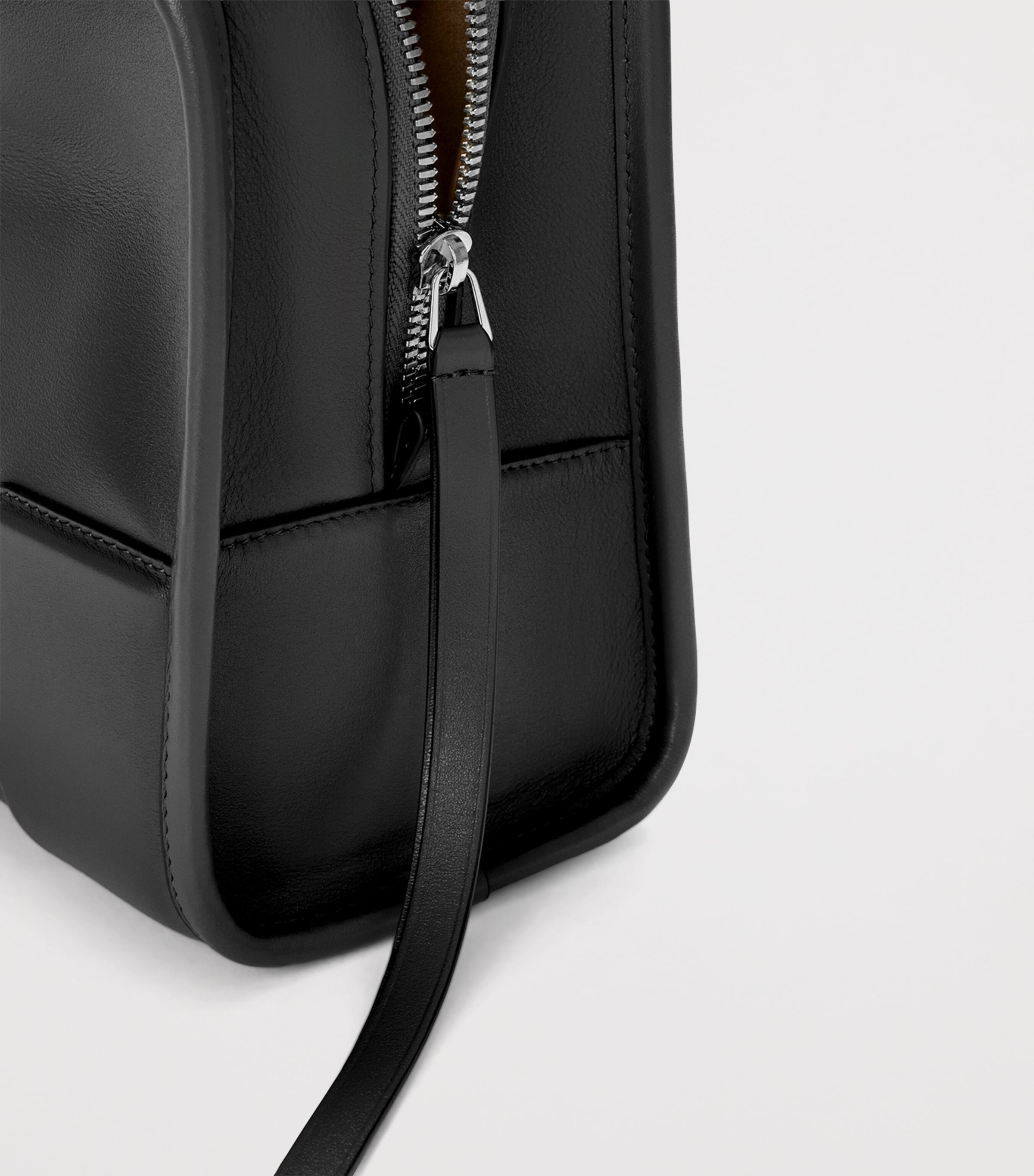 LOEWE Womens Medium Leather Amazona 180 Top-Handle Bag Black Image 8