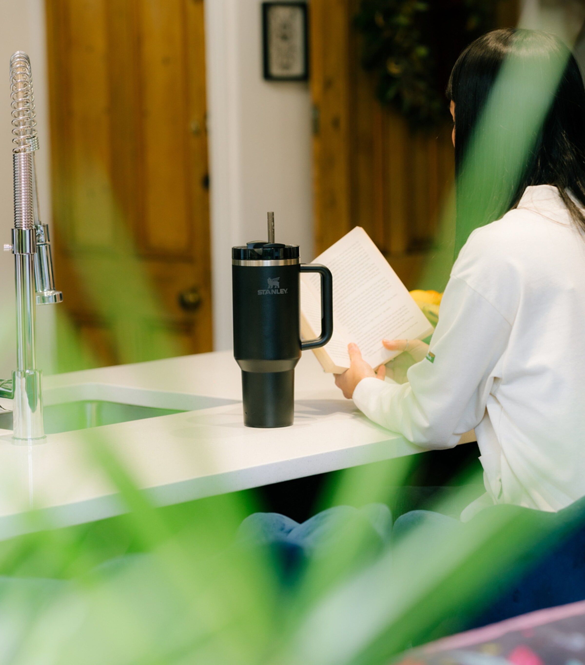 Quencher H2.0 Flowstate Tumbler (1.18L) BLACK TONAL Image 2