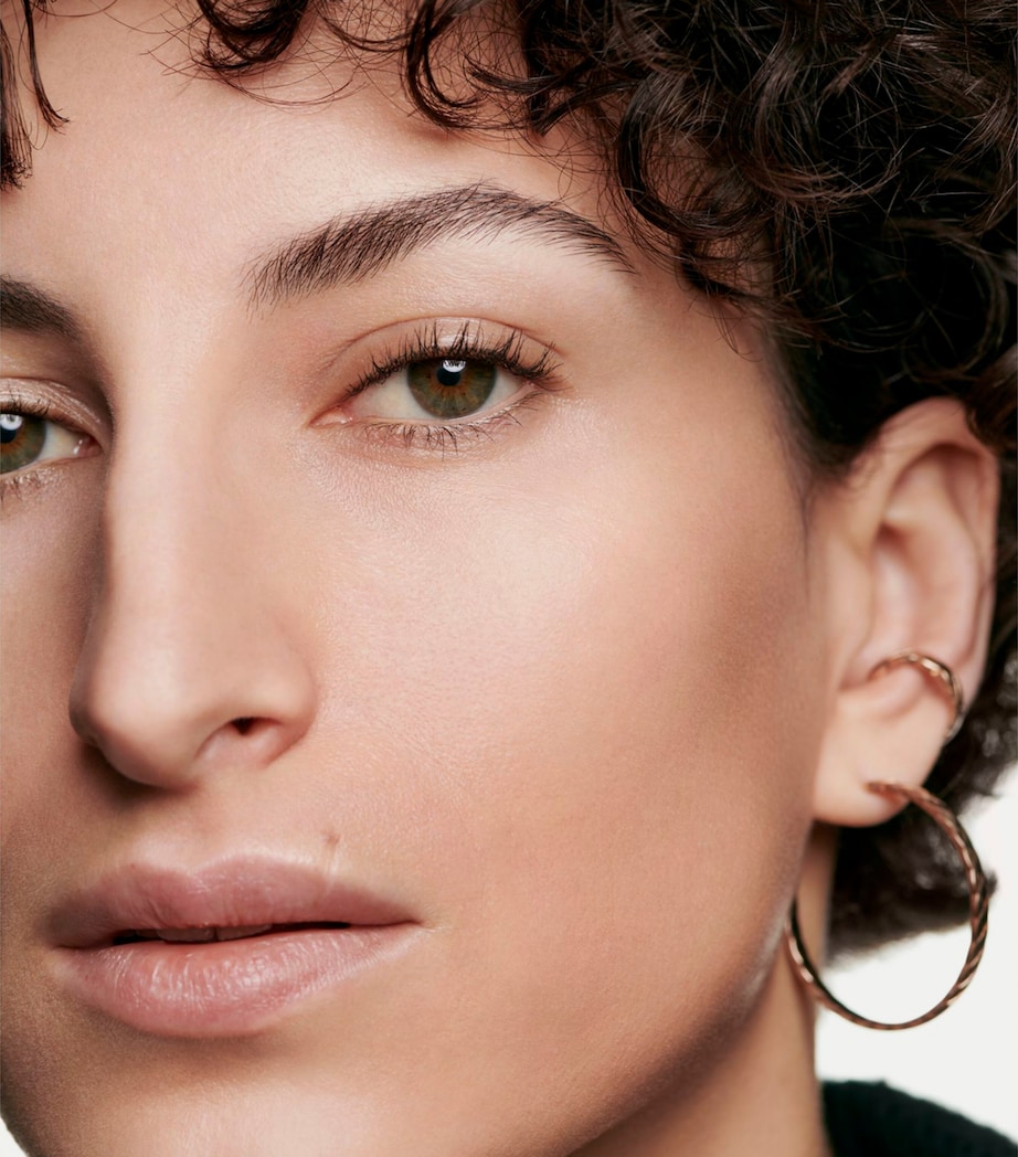 CHANEL SUBLIMAGE L'ESSENCE DE TEINT Ultimate Radiance-Generating Serum Foundation (40ml) BR32 Image 5