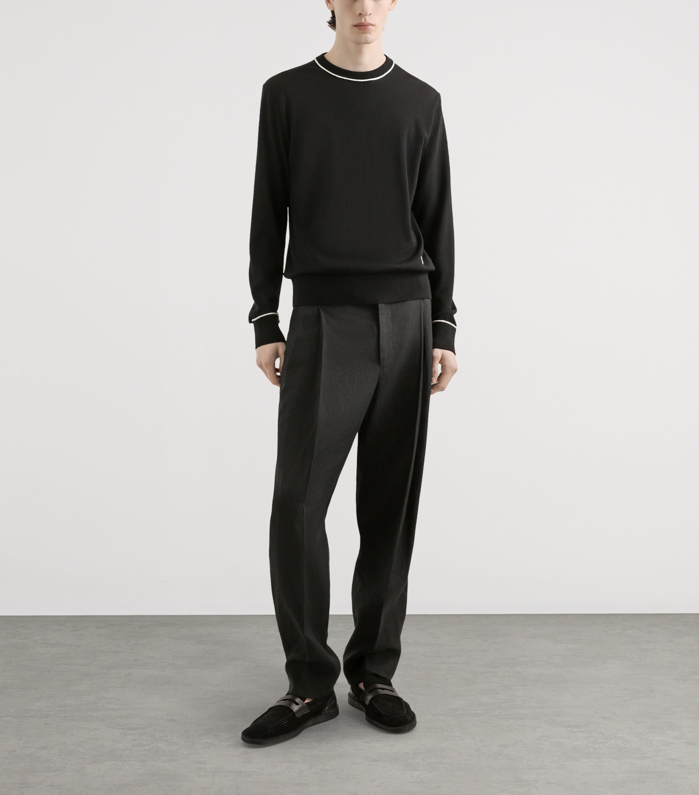 Wool Crew-Neck Sweater N0000-BLACK Image 4
