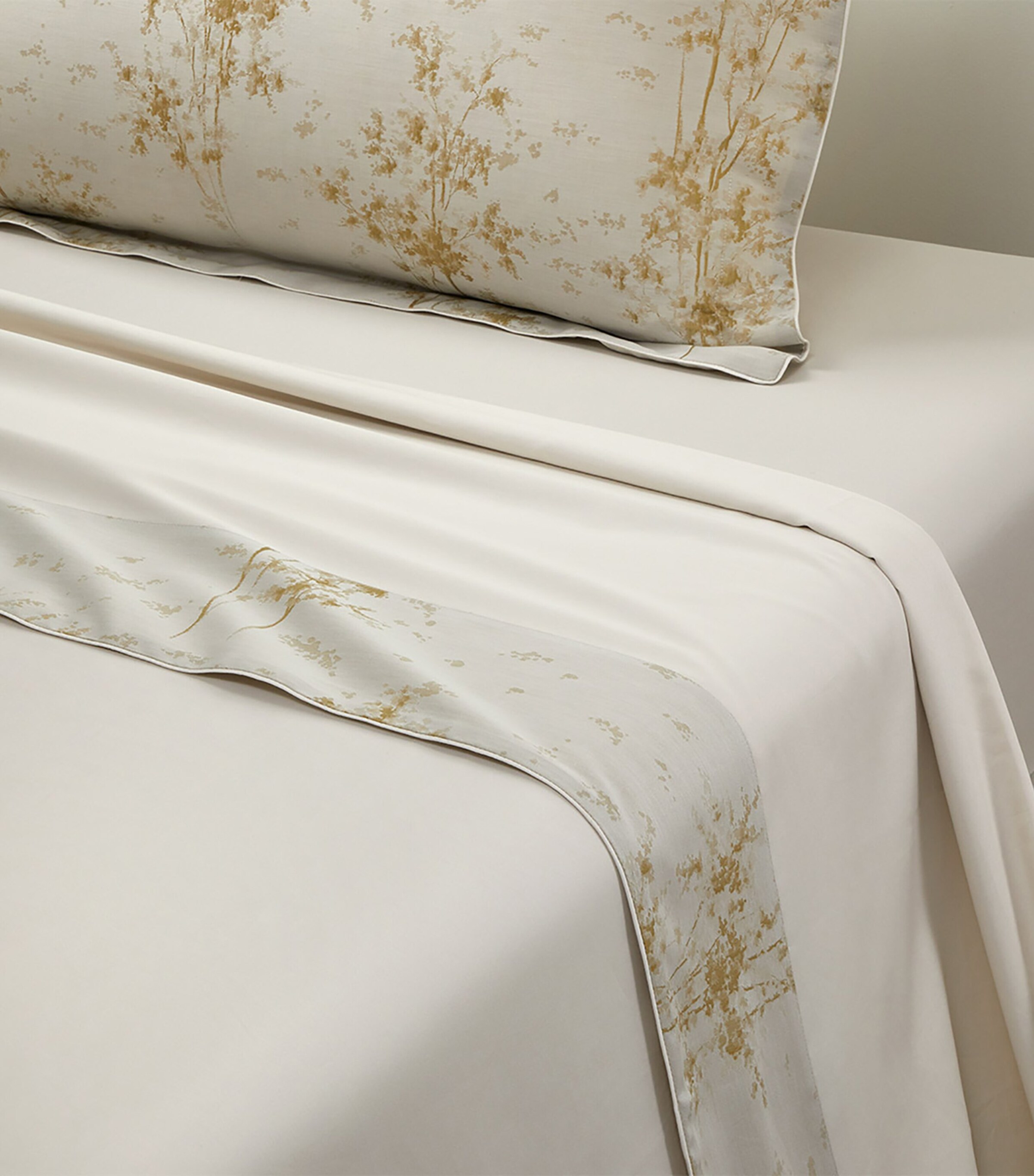 Yves Delorme Organic Cotton Legende Super King Flat Sheet (270cm x 295cm) Nacre Image 2