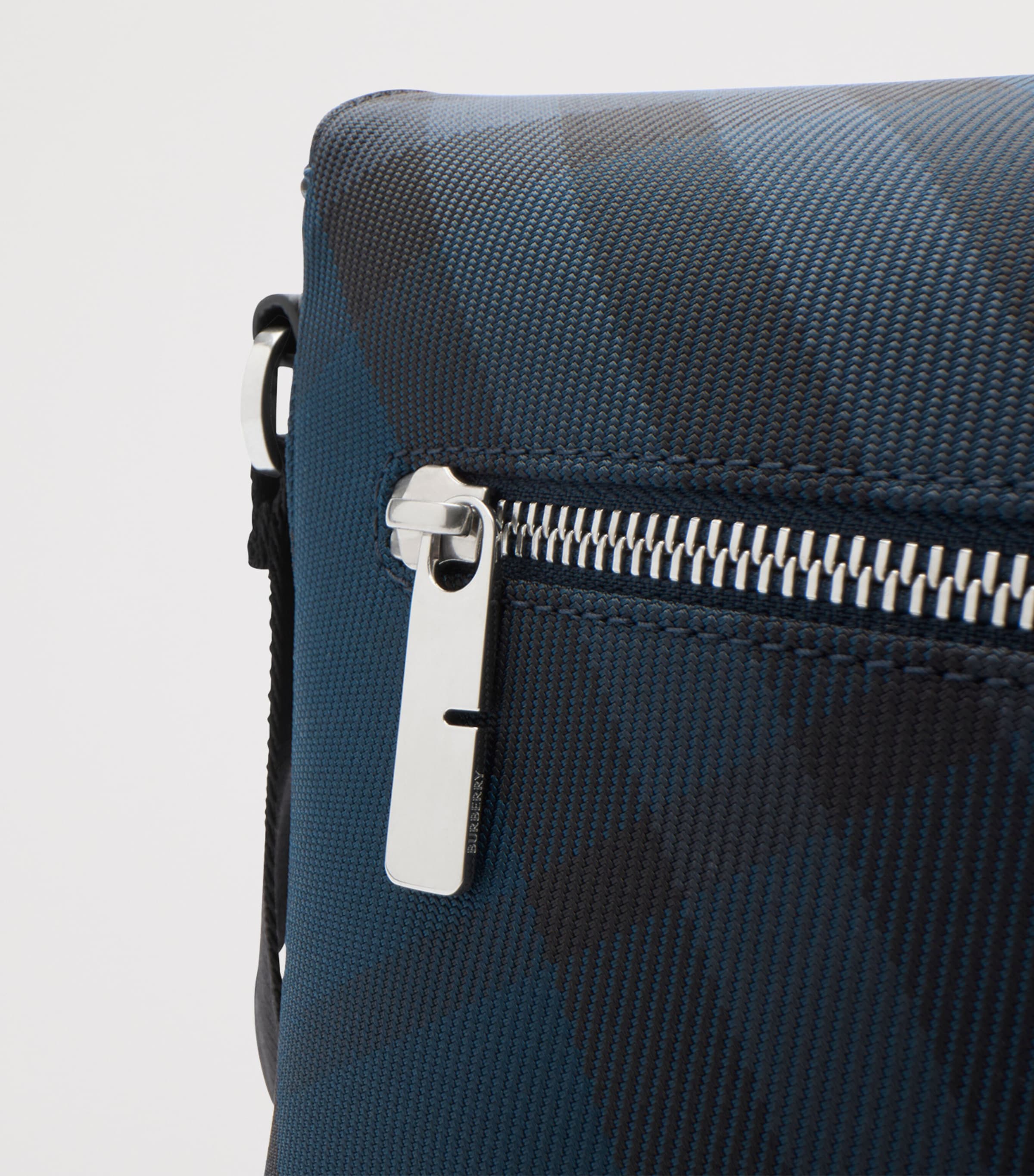 Grid Messenger Bag NAVY Image 5