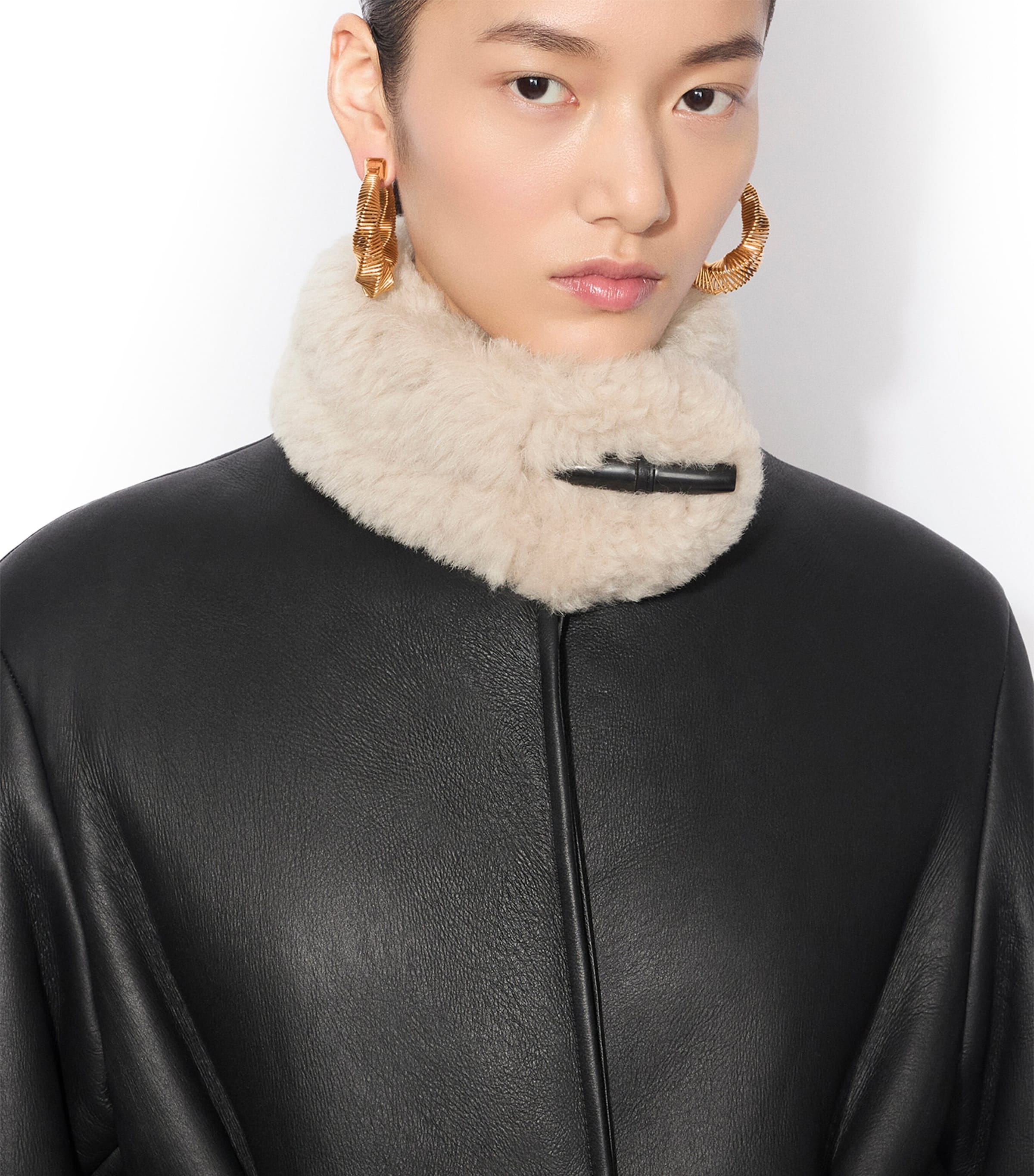 Square Spiral Hoop Earrings NOIR Image 2