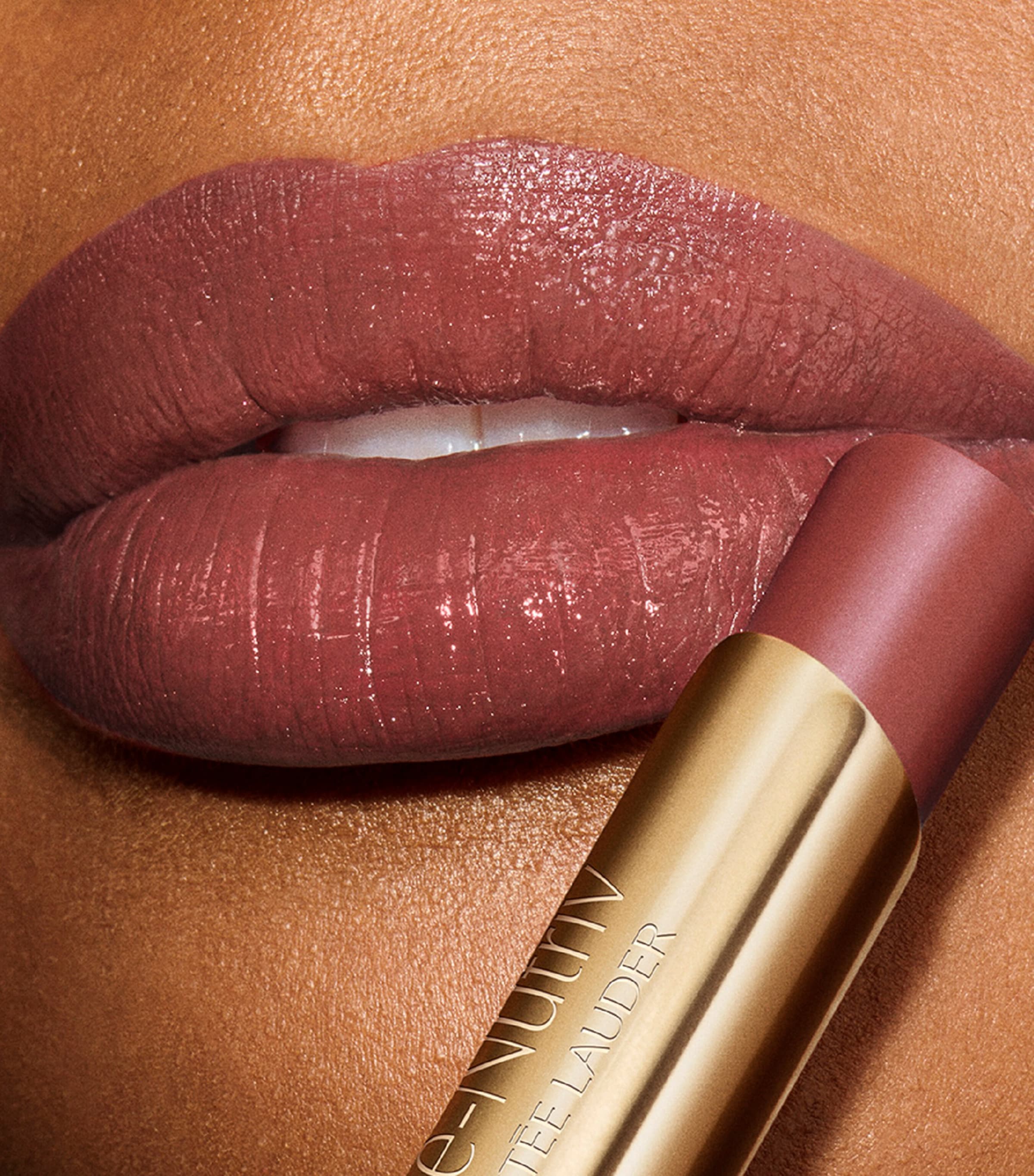 Estée Lauder Re-Nutriv The Diamond Serum Lipstick Emerald Image 3