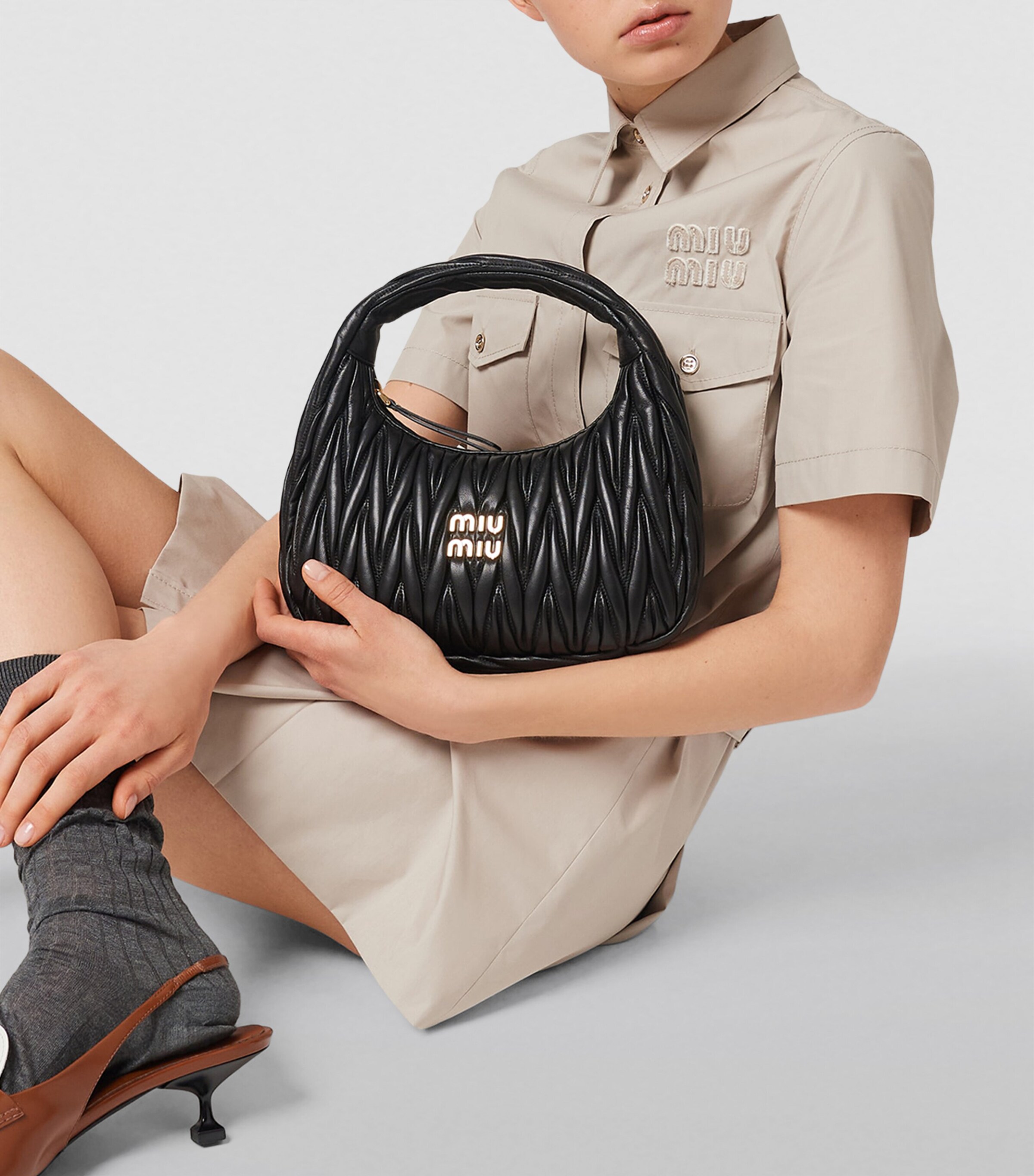 Medium Matelassé Leather Wander Top-Handle Bag F0002 Image 7