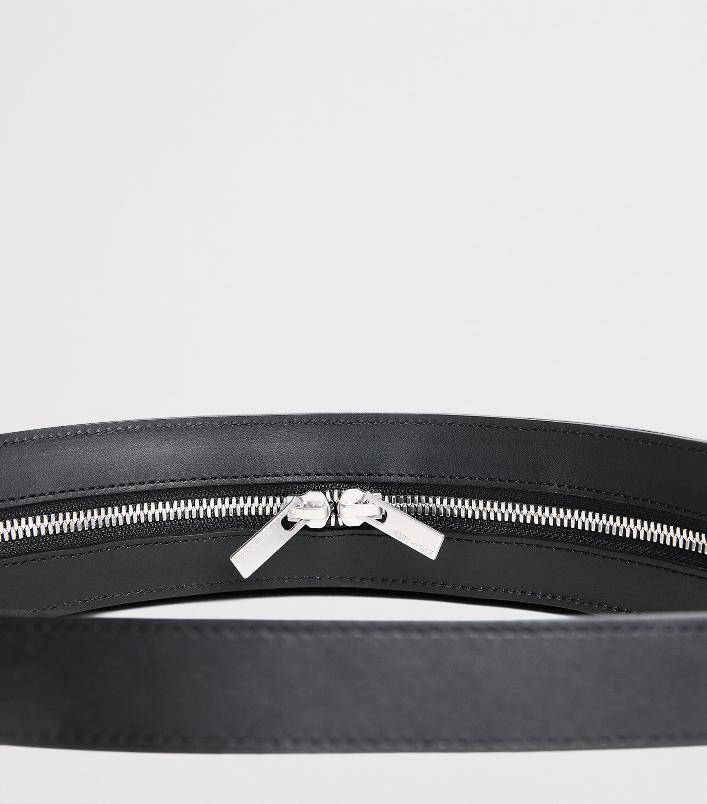 Issey Miyake Medium Leather Fin Bag Black Image 6
