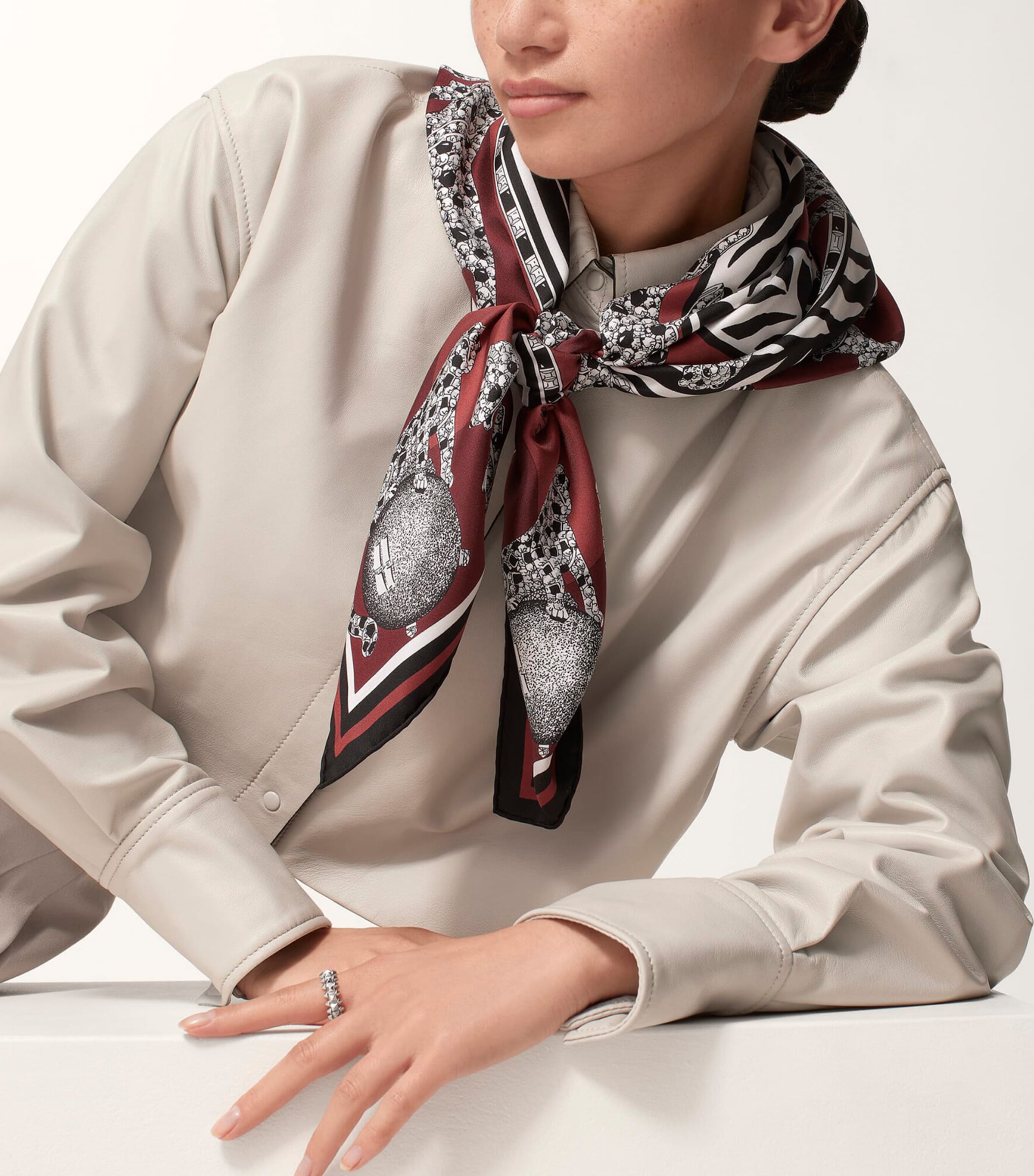 Silk Panthère Reissue Scarf  BURGUNDY Image 5