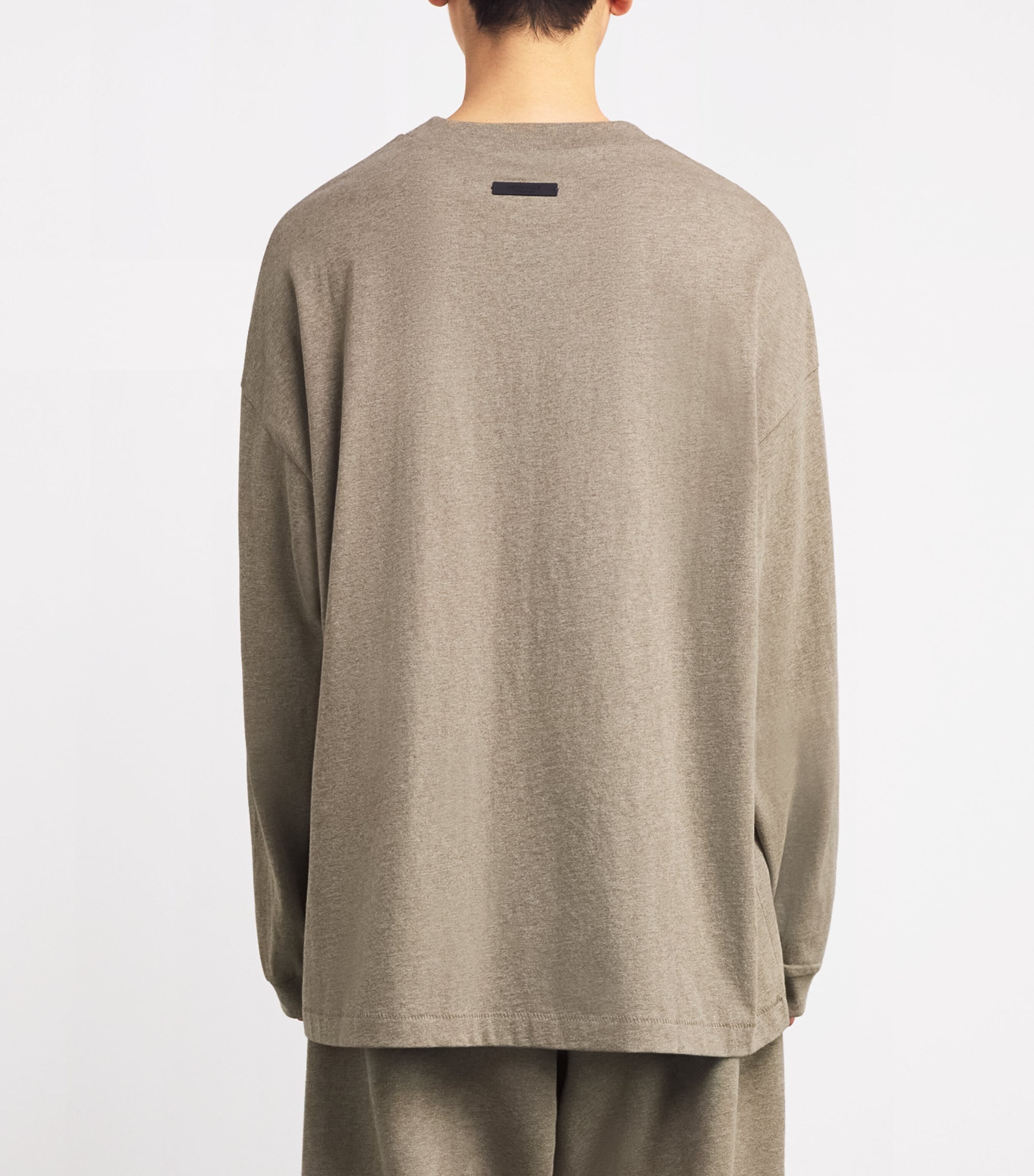FEAR OF GOD ESSENTIALS Mens Long-Sleeve University Crest Logo T-Shirt Heather Gray Image 4