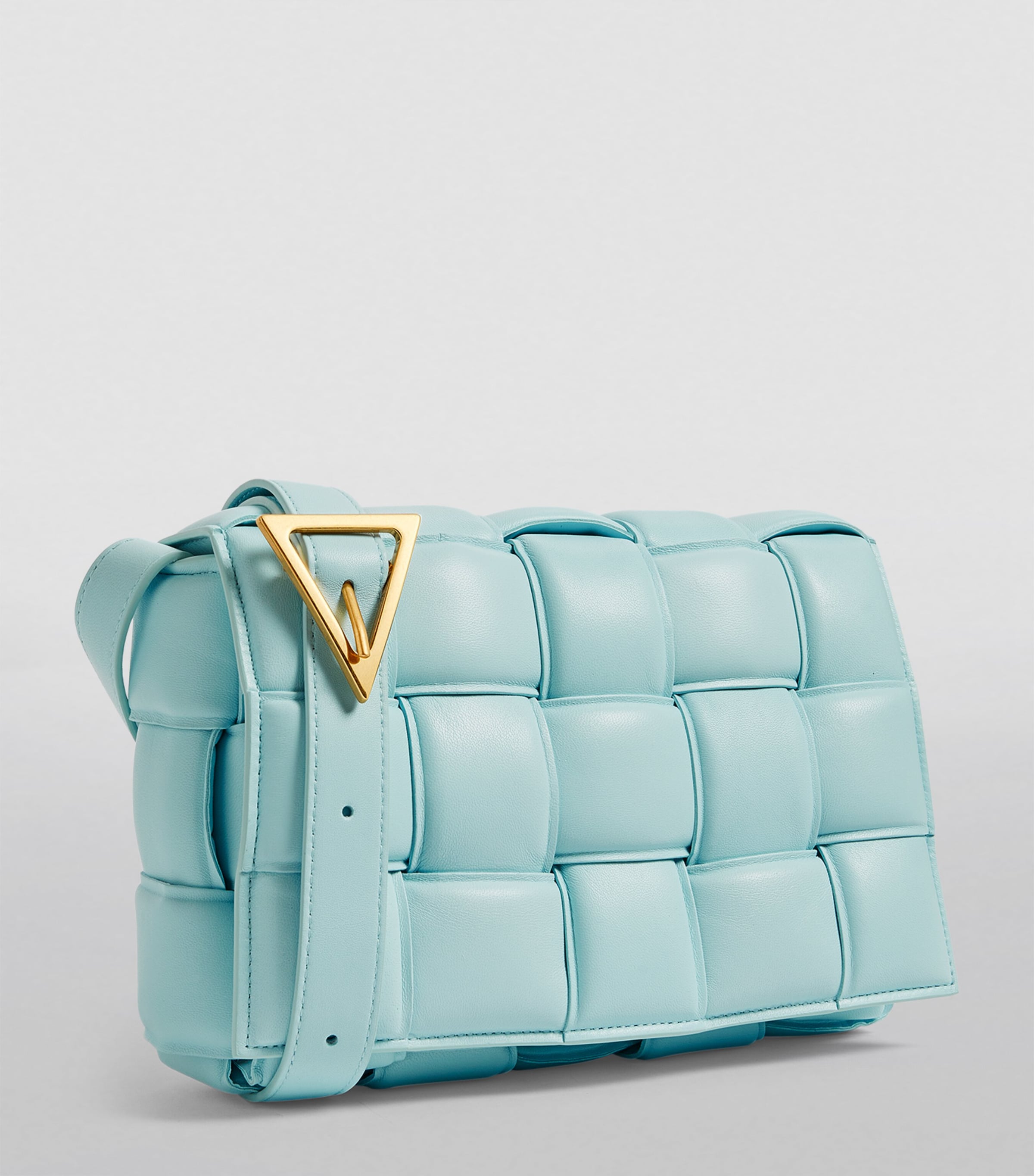 ショルダーバッグ・ポシェット BOTTEGA VENETA FW23 PADDED CASSETTE BAG (591970_VCQR12700) Bottega Veneta Padded Cassette Bag | Neiman Marcus