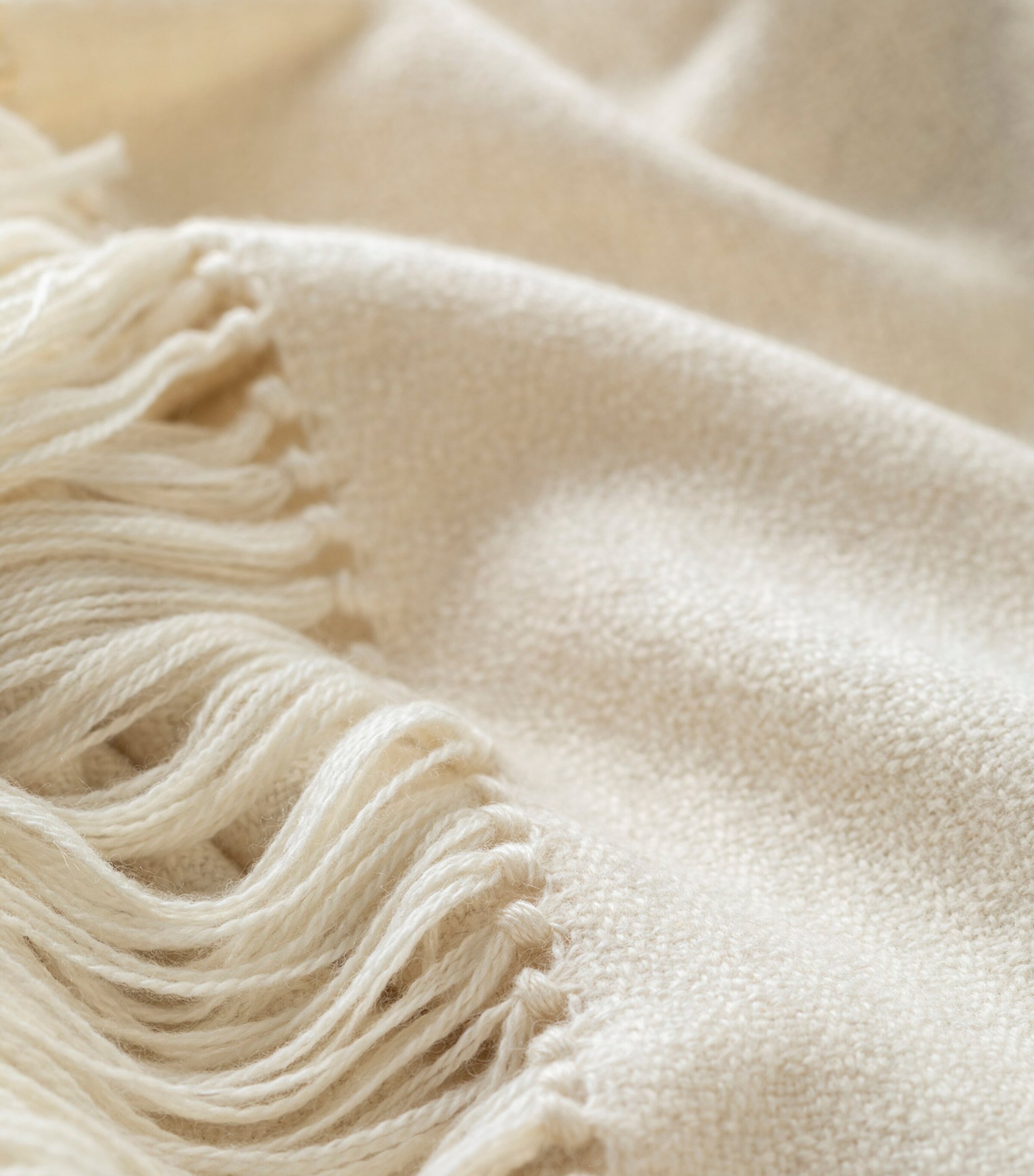 Araminta Campbell Alpaca-Blend Willow Throw (150cm x 230cm) White Image 3