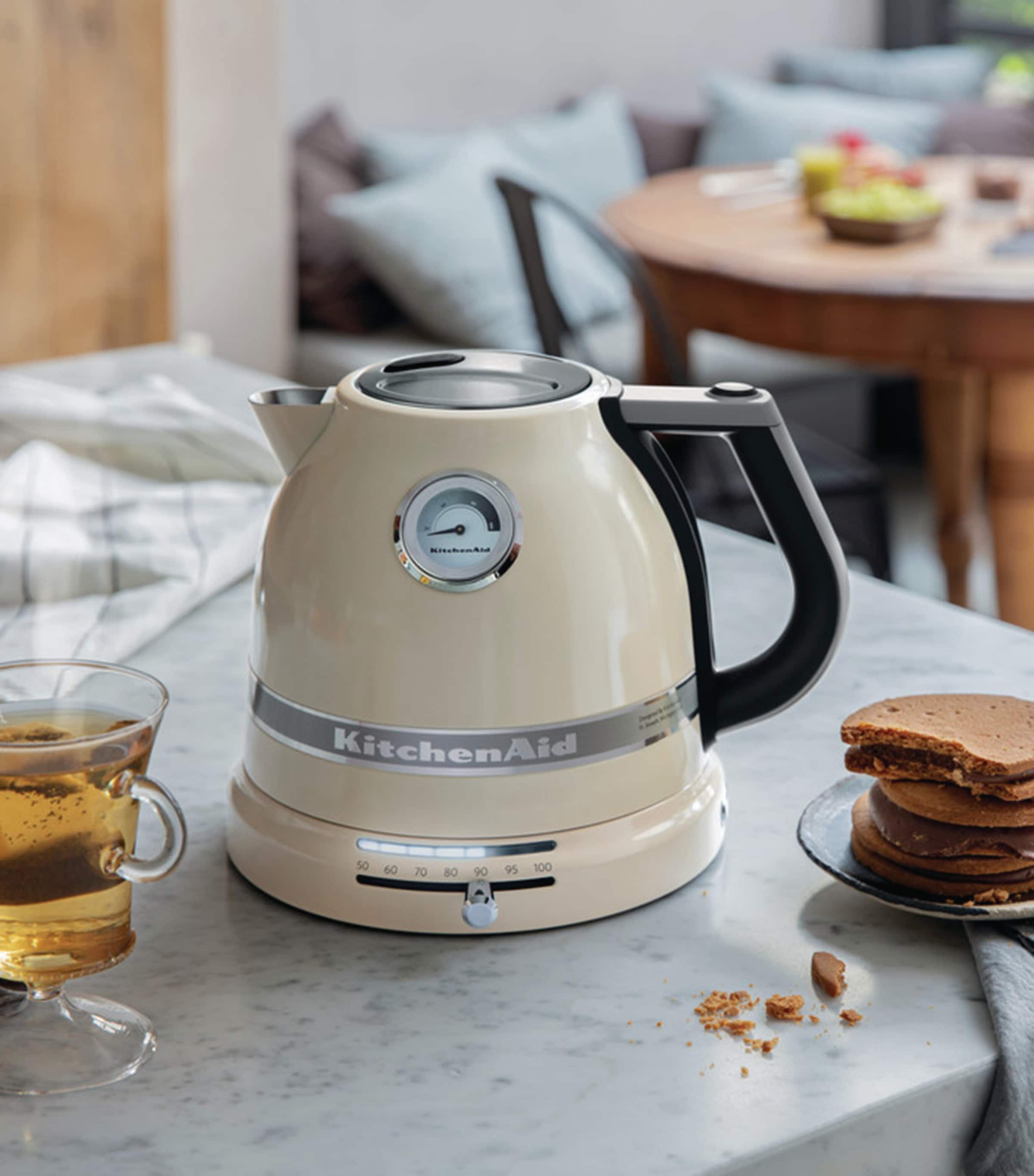 Artisan Dual Wall Kettle (1.5L) ALMOND CREAM Image 2