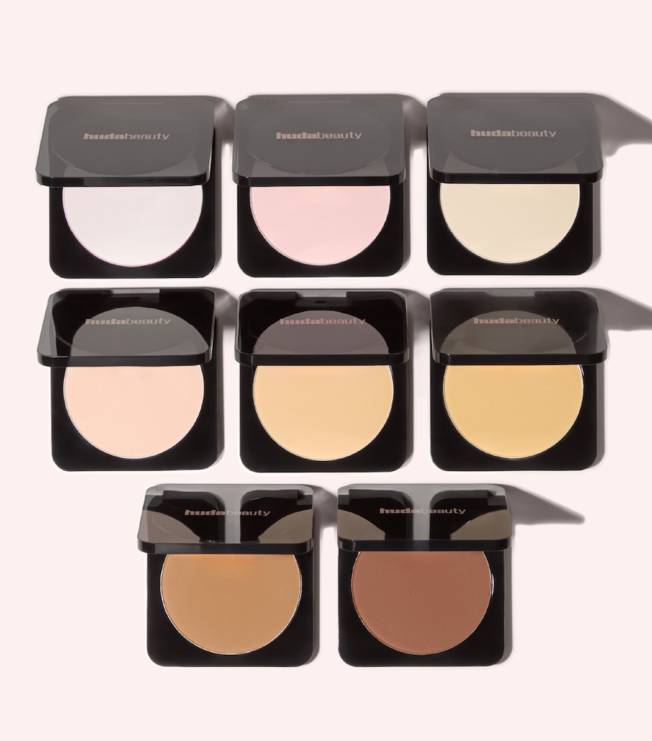 Huda Beauty Easy Bake Pressed Powder 2.0 Coco Truffle Image 4