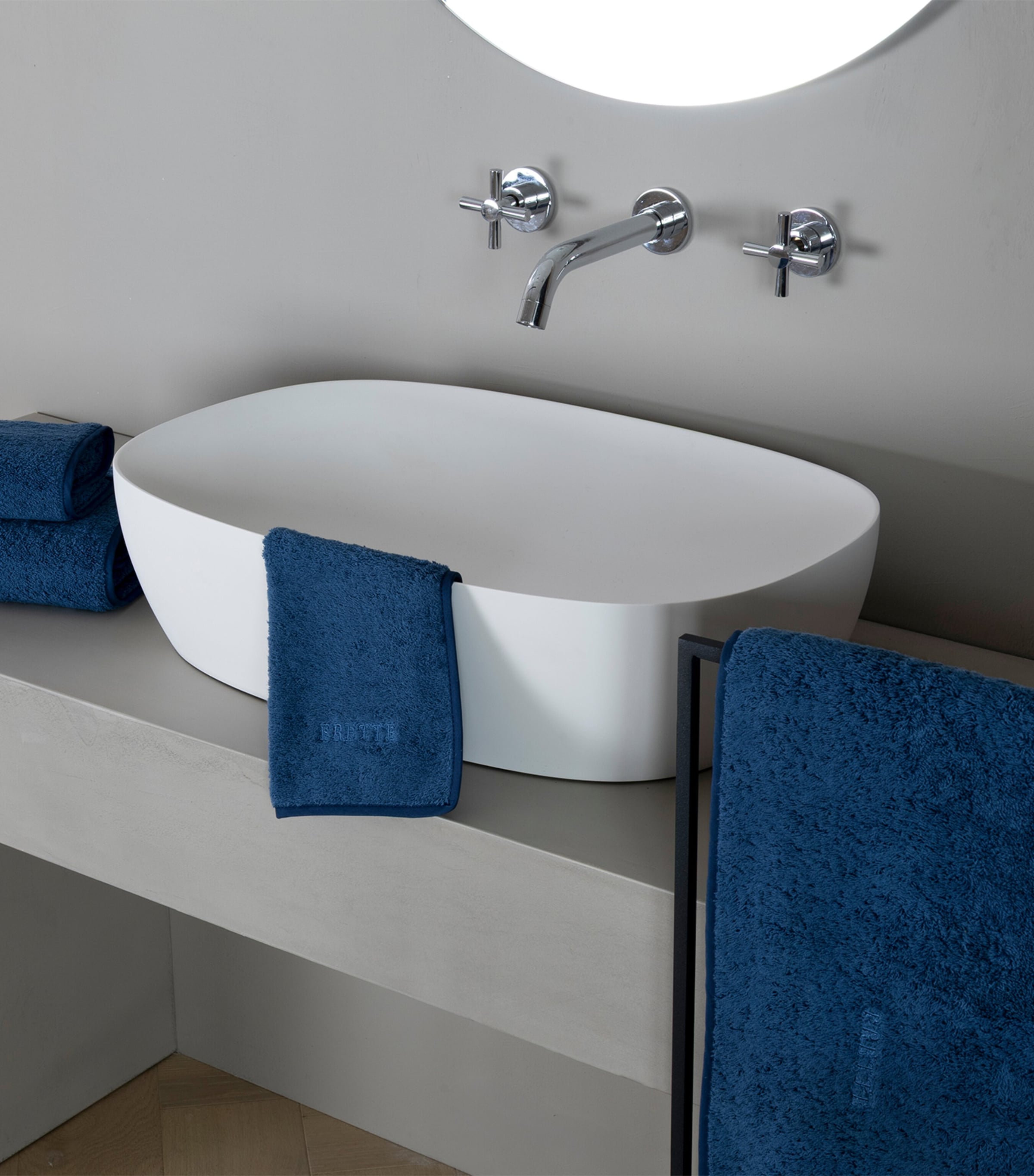 Frette Cotton Unito Hand Towel (60cm x 110cm) Indigo Blue Image 3