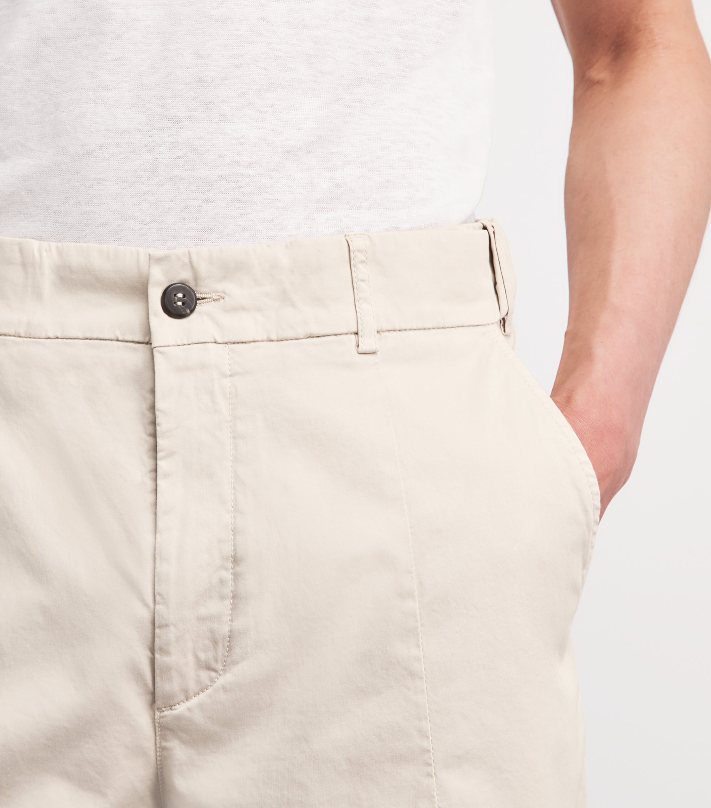 Eleventy Mens Stretch-Cotton Chino Shorts Sabbia Image 3