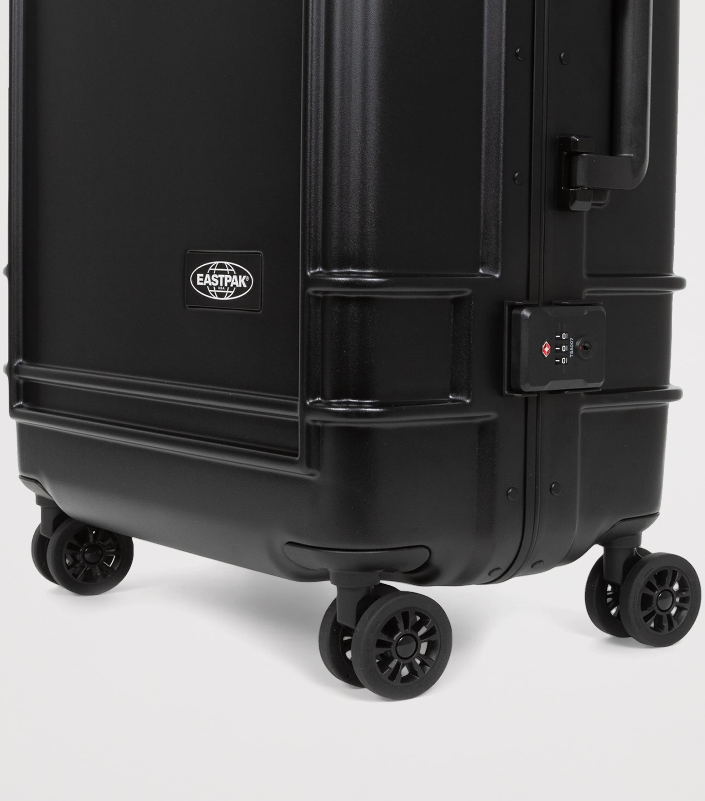 Eastpak Resist'r Check-In Suitcase (68.5cm) Black Image 7