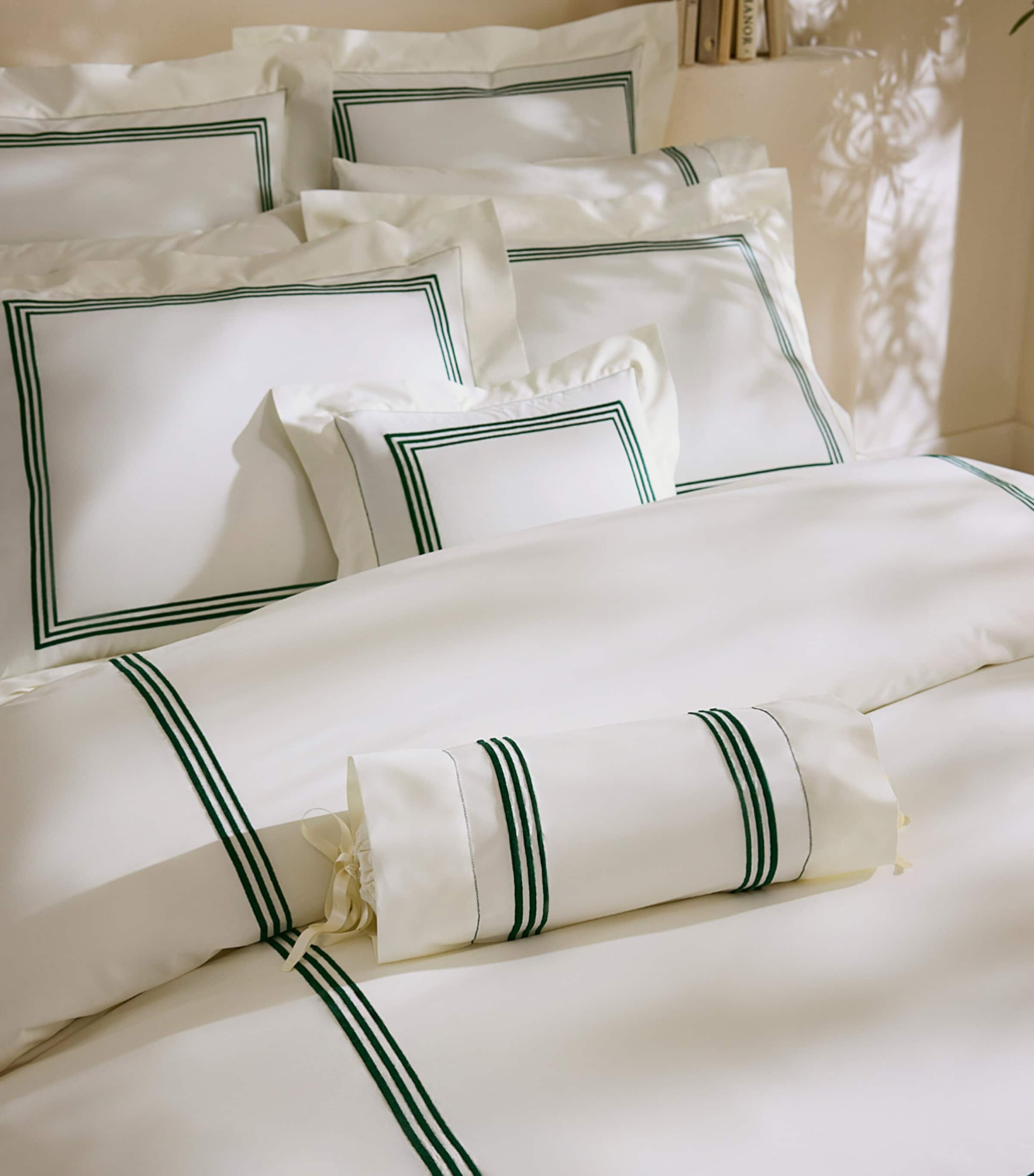 Pratesi Tre Righe Super King Flat Sheet (300cm x 270cm) Ivory/emerald Image 2