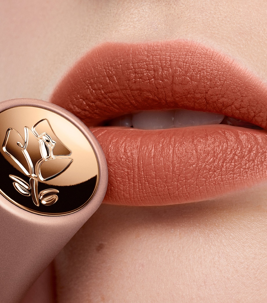 L’Absolu Rouge Intimate Lipstick 320 Image 4