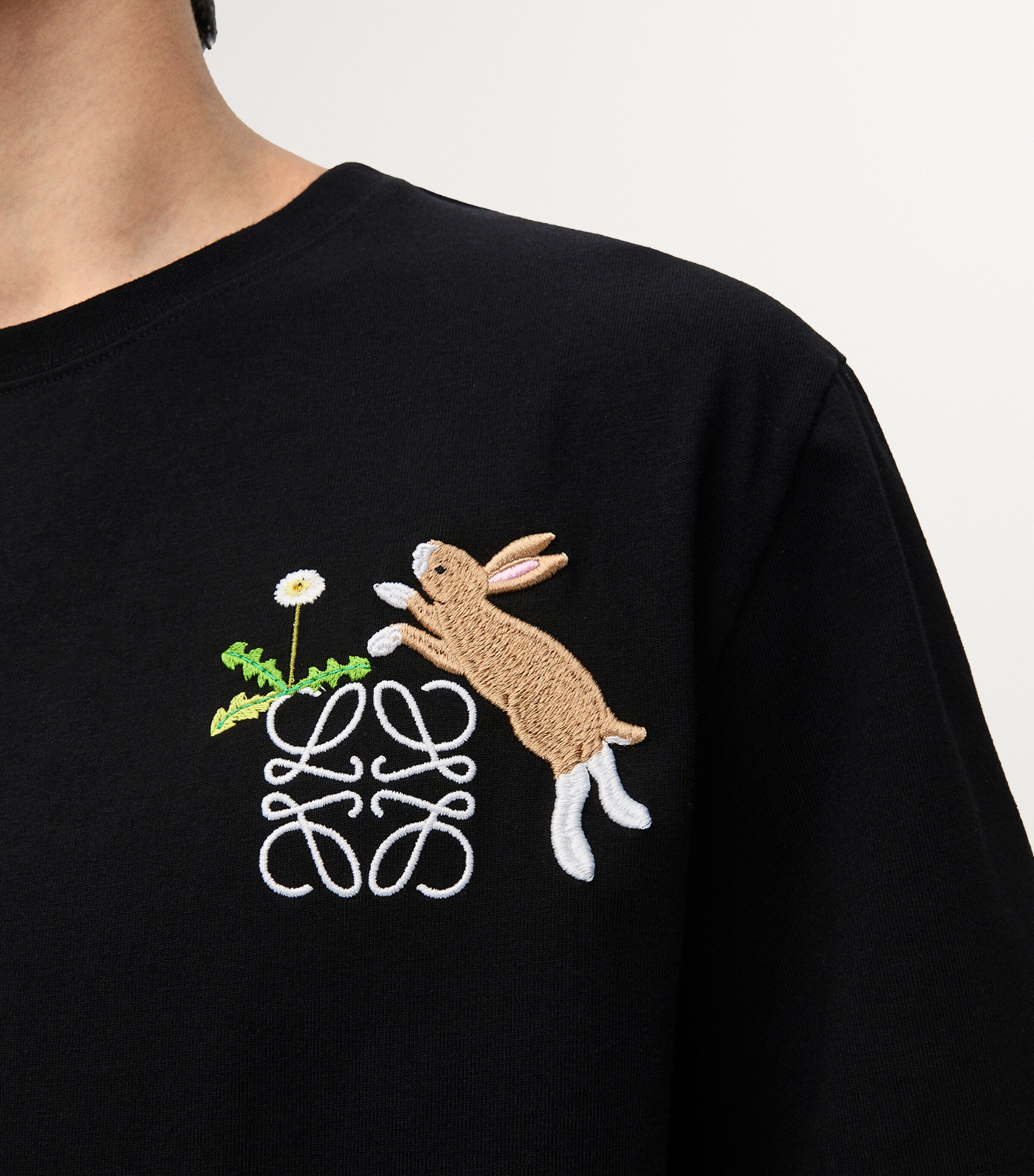★25SS★ LOEWE x Suna Fujita コラボ Tシャツ LOEWE x Suna Fujita Bunny Logo T-Shirt | Harrods US