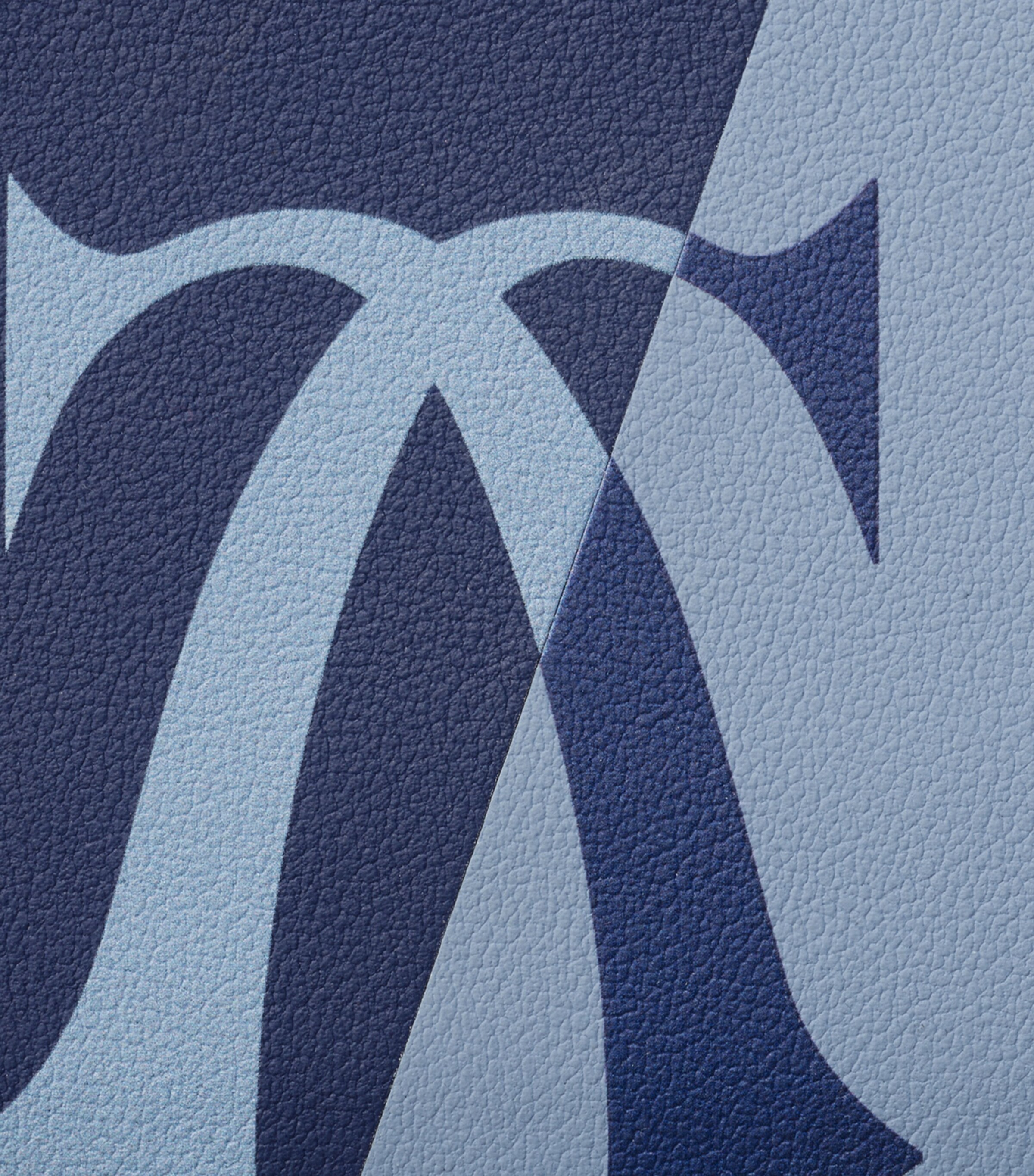 Leather Must de Cartier XL Logo Bifold Wallet BLUE Image 4