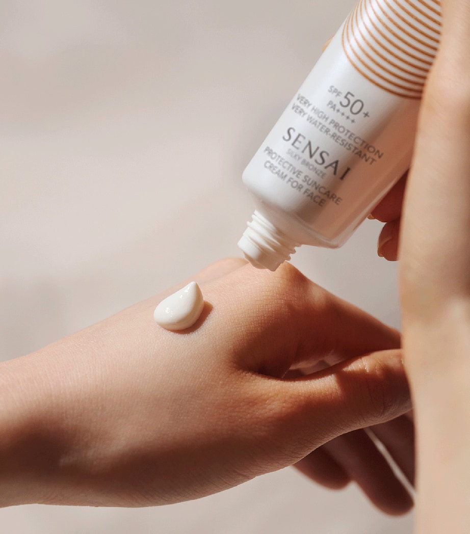 Silky Bronze Protective Suncare Cream For Face SPF50+ (50ml) NO COLOUR Image 3