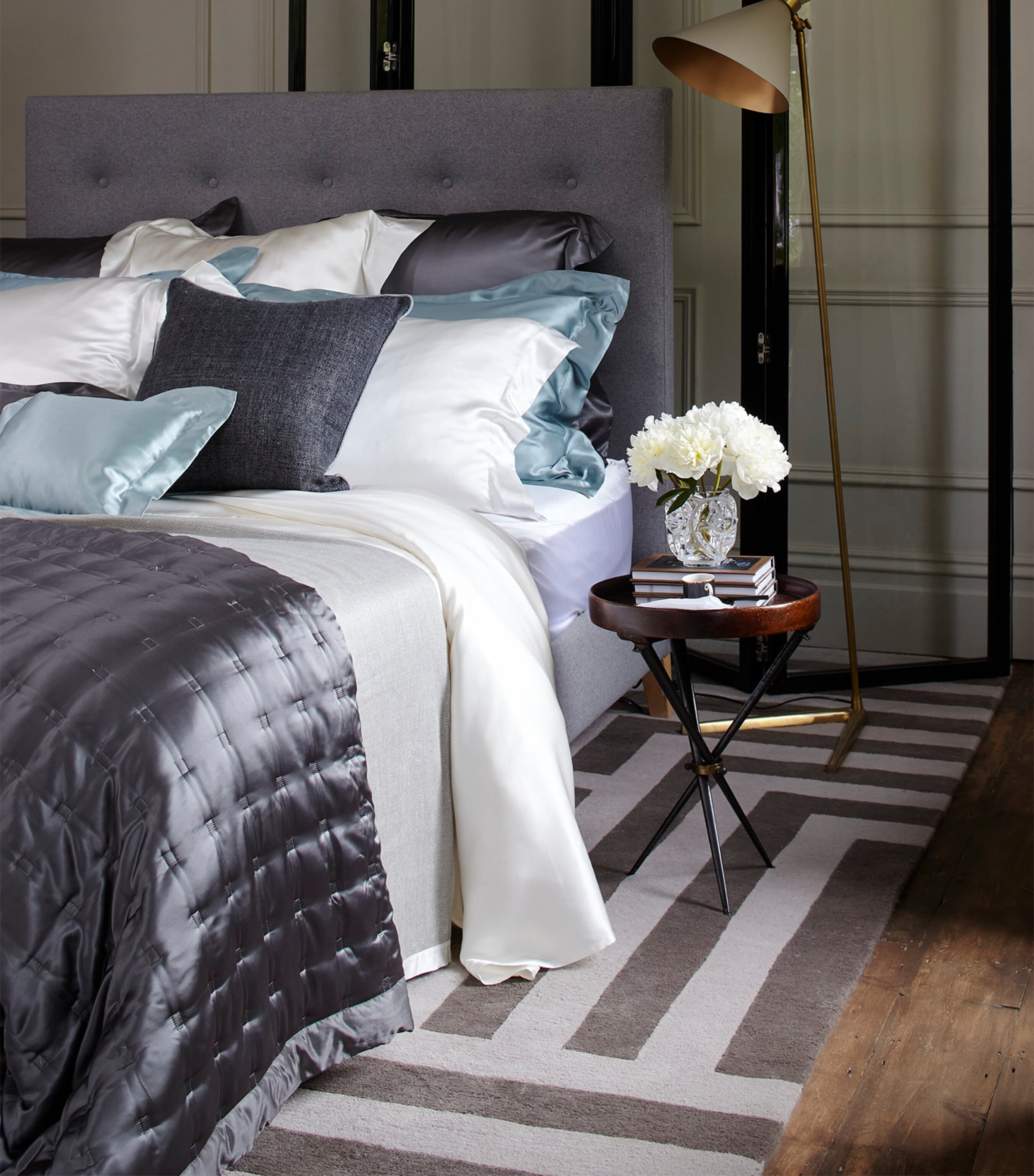 Silk Super King Flat Sheet (280cm x 310cm) IVORY Image 2