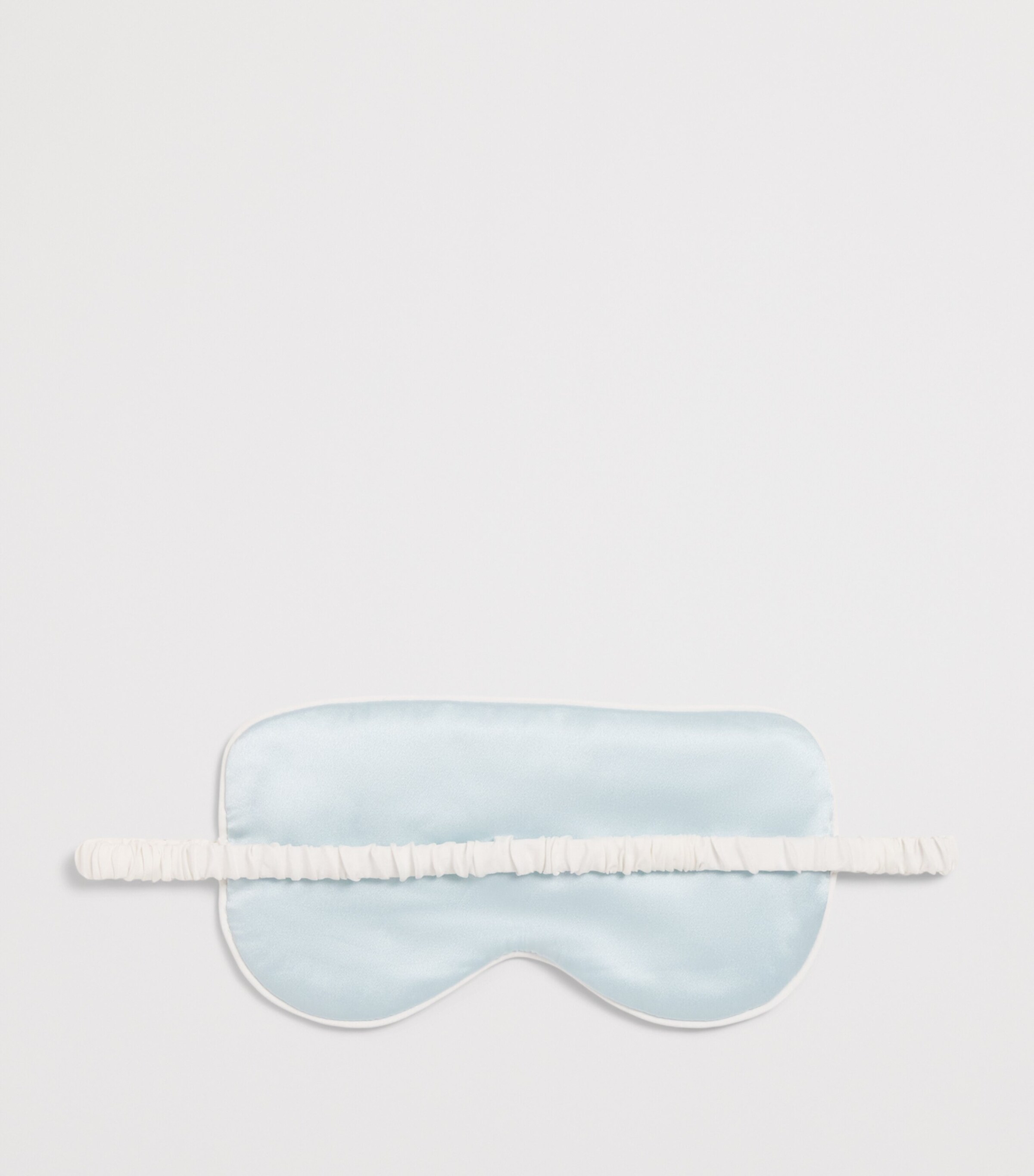 Olivia von Halle Womens Silk Audrey Eye Mask Powder Blue Image 3