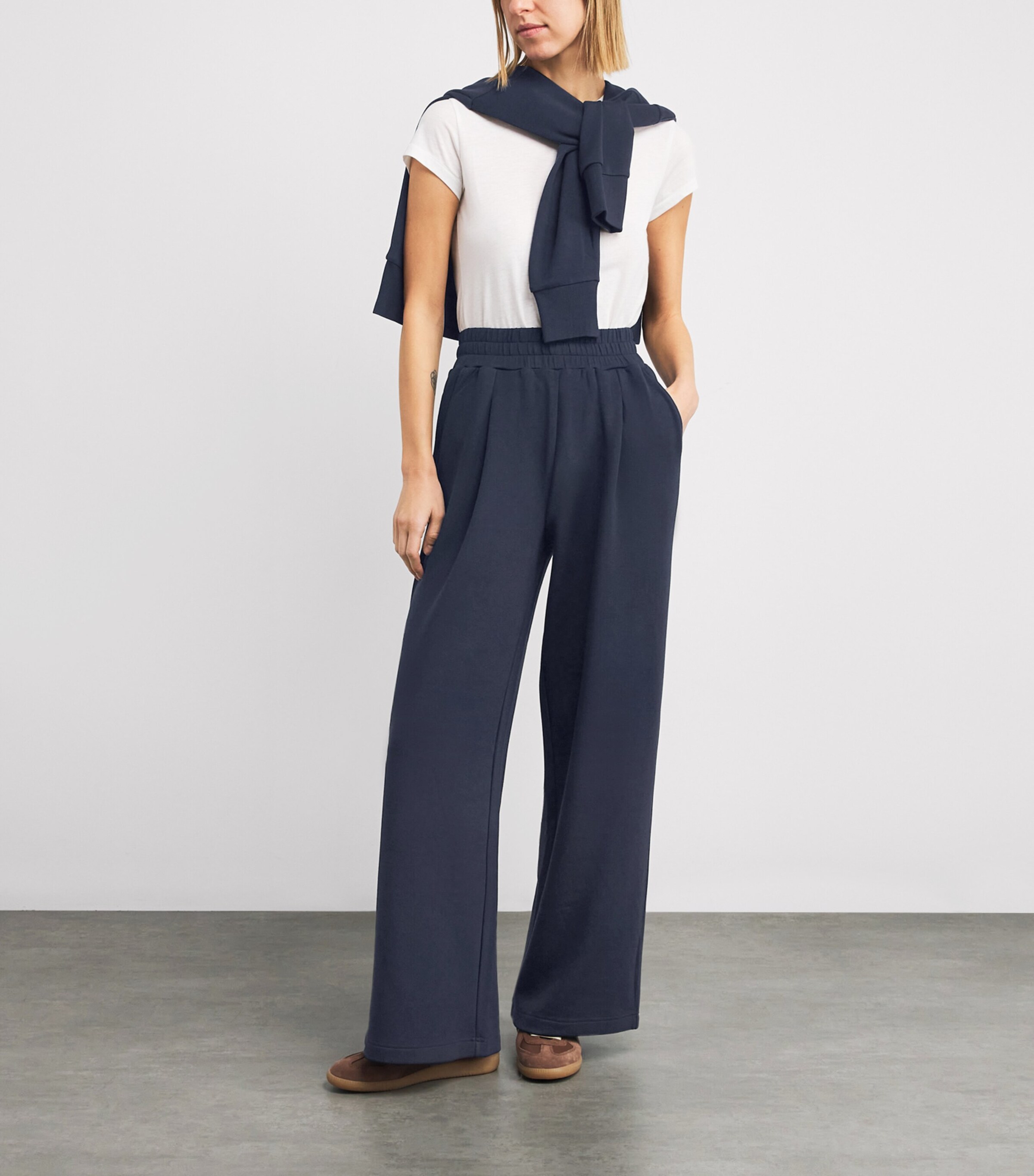 The Extra Wide Leg Trousers NAVY Image 2