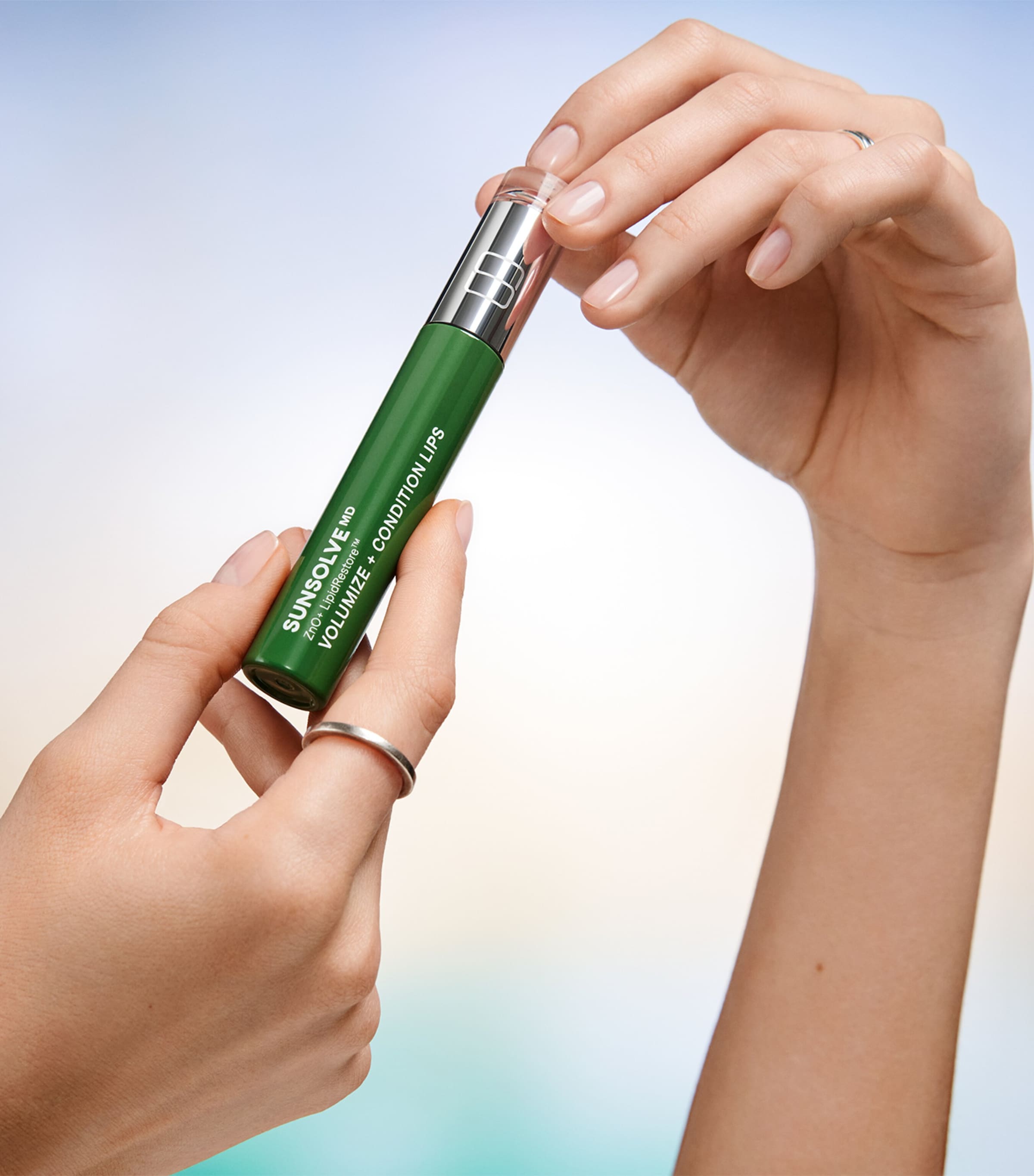 Volumize + Condition Lips SPF 40 (4.5ml) NO COLOUR Image 3