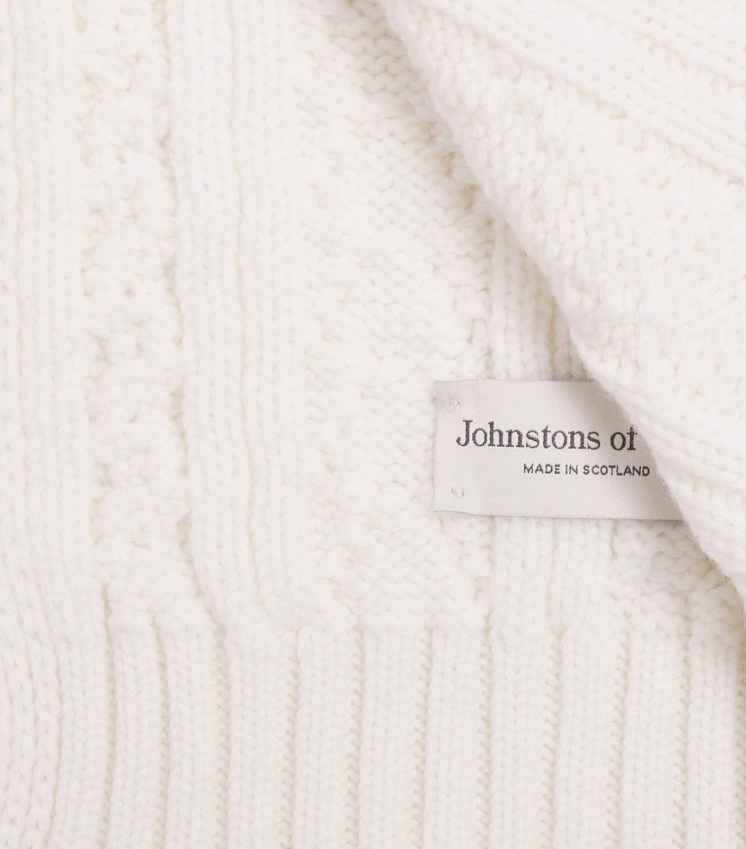 Johnstons Of Elgin Aran Cashmere Beanie and Scarf Set Luna Image 5