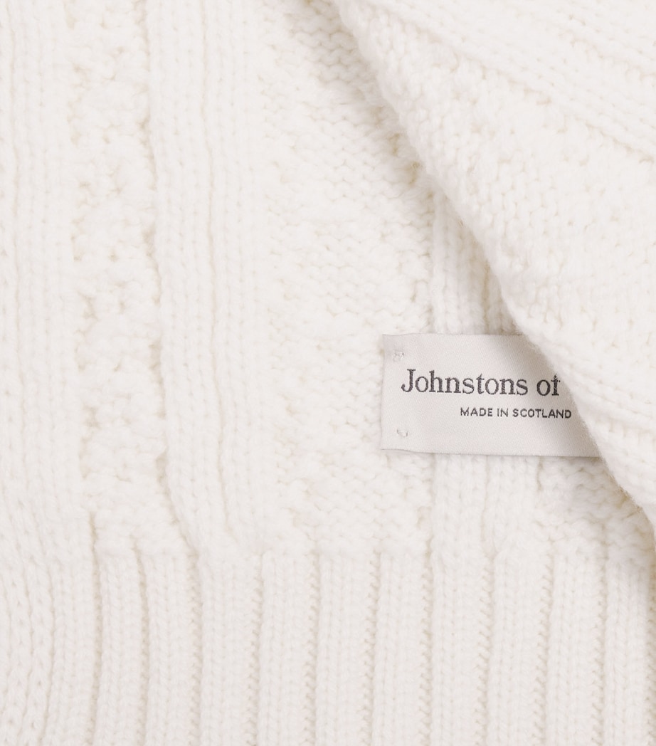 Johnstons Of Elgin Aran Cashmere Beanie and Scarf Set Luna Image 5