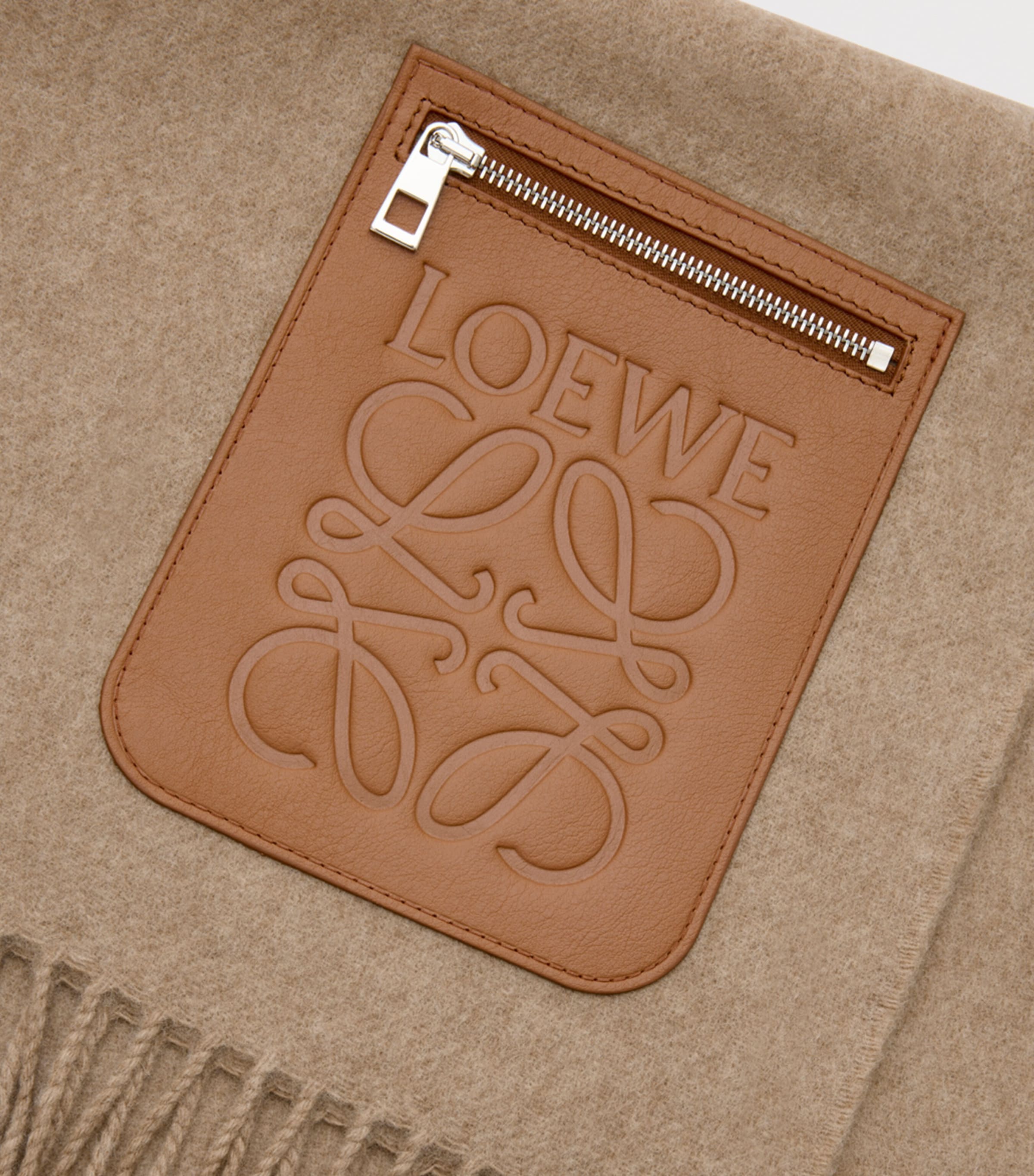 スカーフ Loewe Wool And Cashmere Scarf With Pocket LOEWE Logo Pocket Wool-Cashmere Scarf | Saks Fifth Avenue