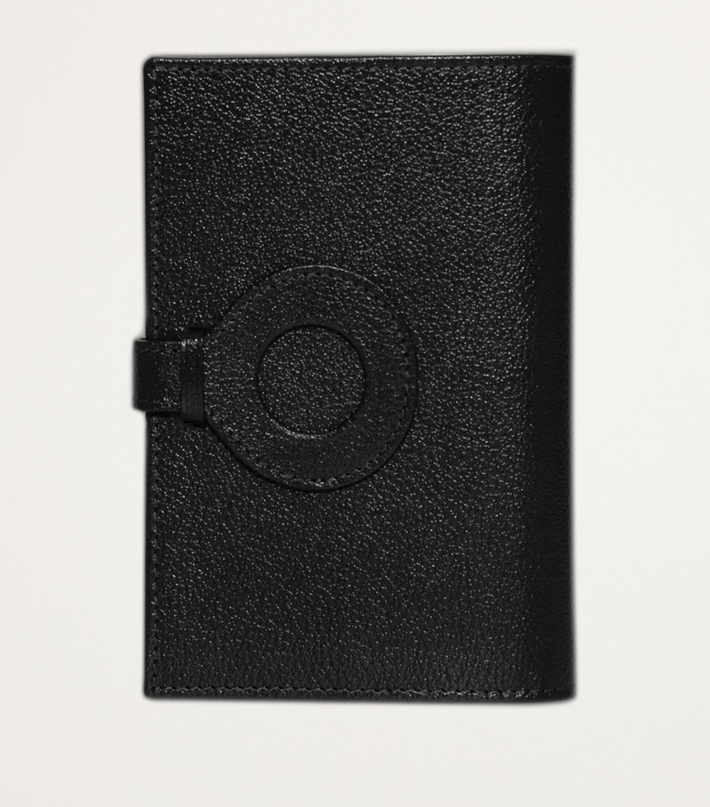 Leather AirTag Passport Case BLACK Image 3