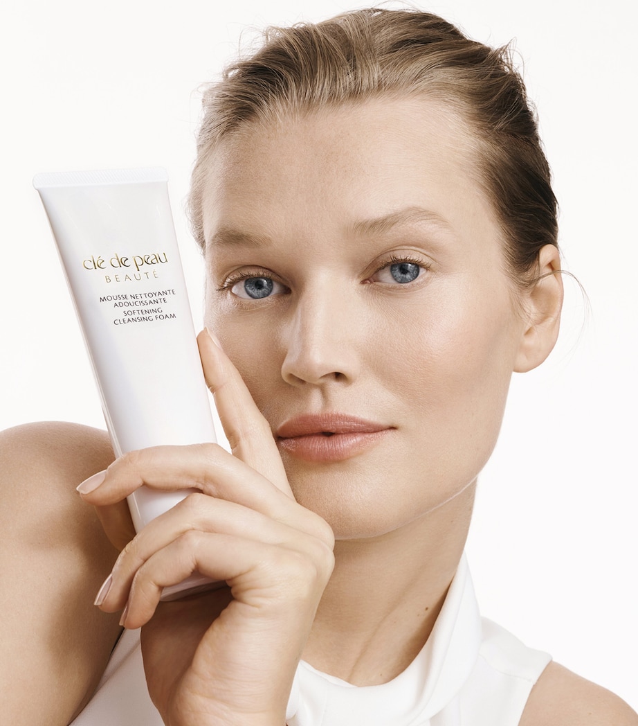 Softening Cleansing Foam (125ml) NO COLOUR Image 3