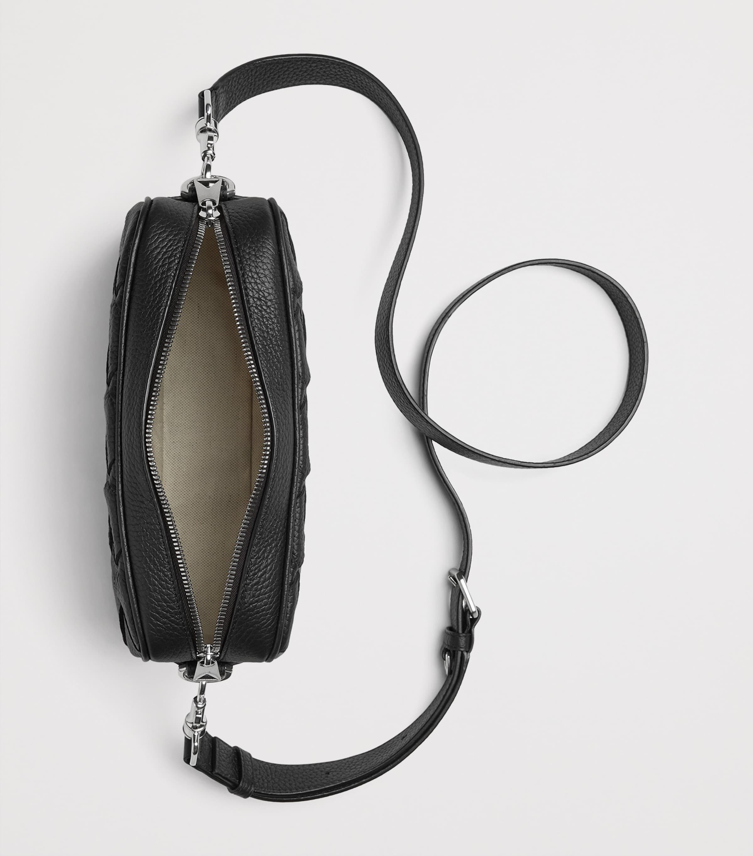 Small Leather Intrecciato Camera Bag 8803 Image 3