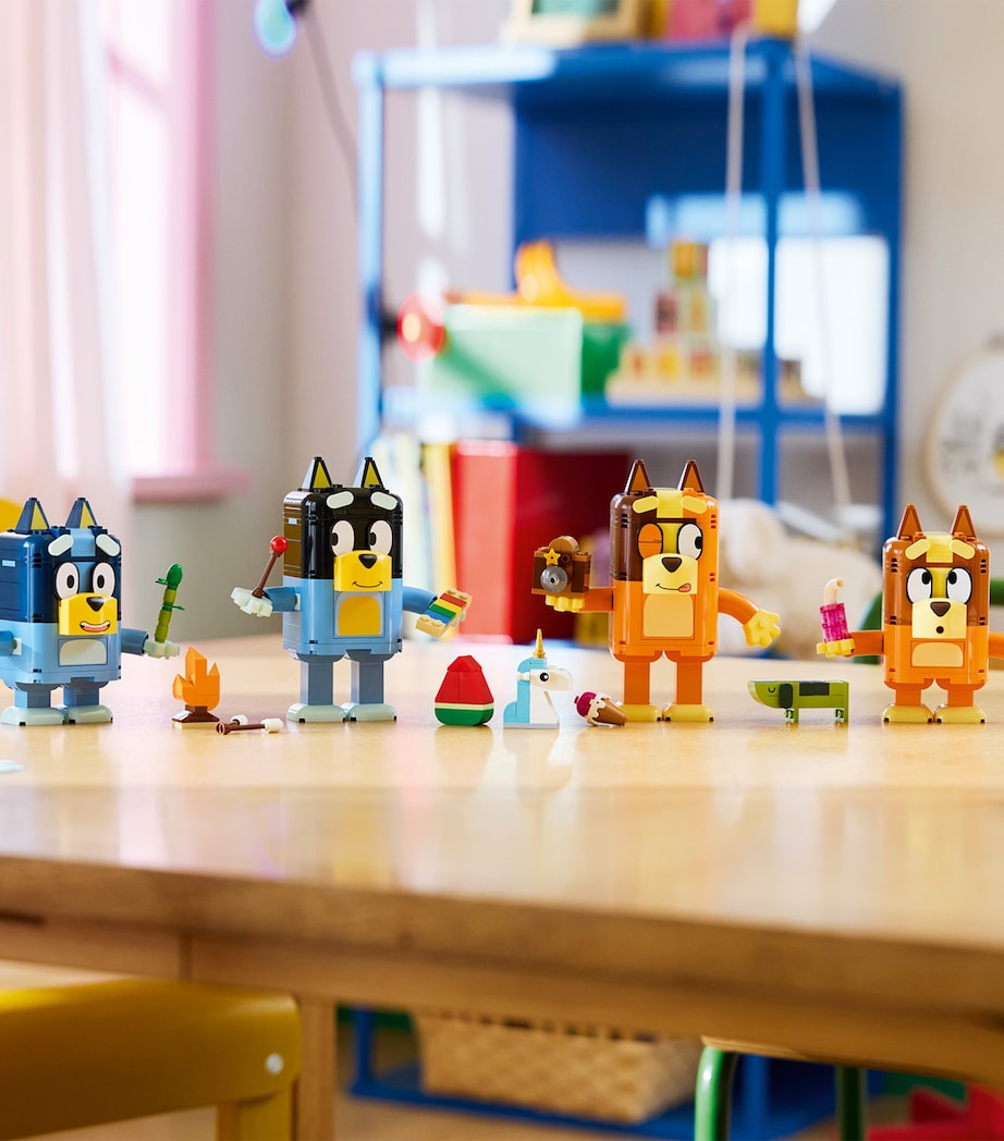 Lego Bluey Brick-Built Bluey Family Figures 11217 Image 4