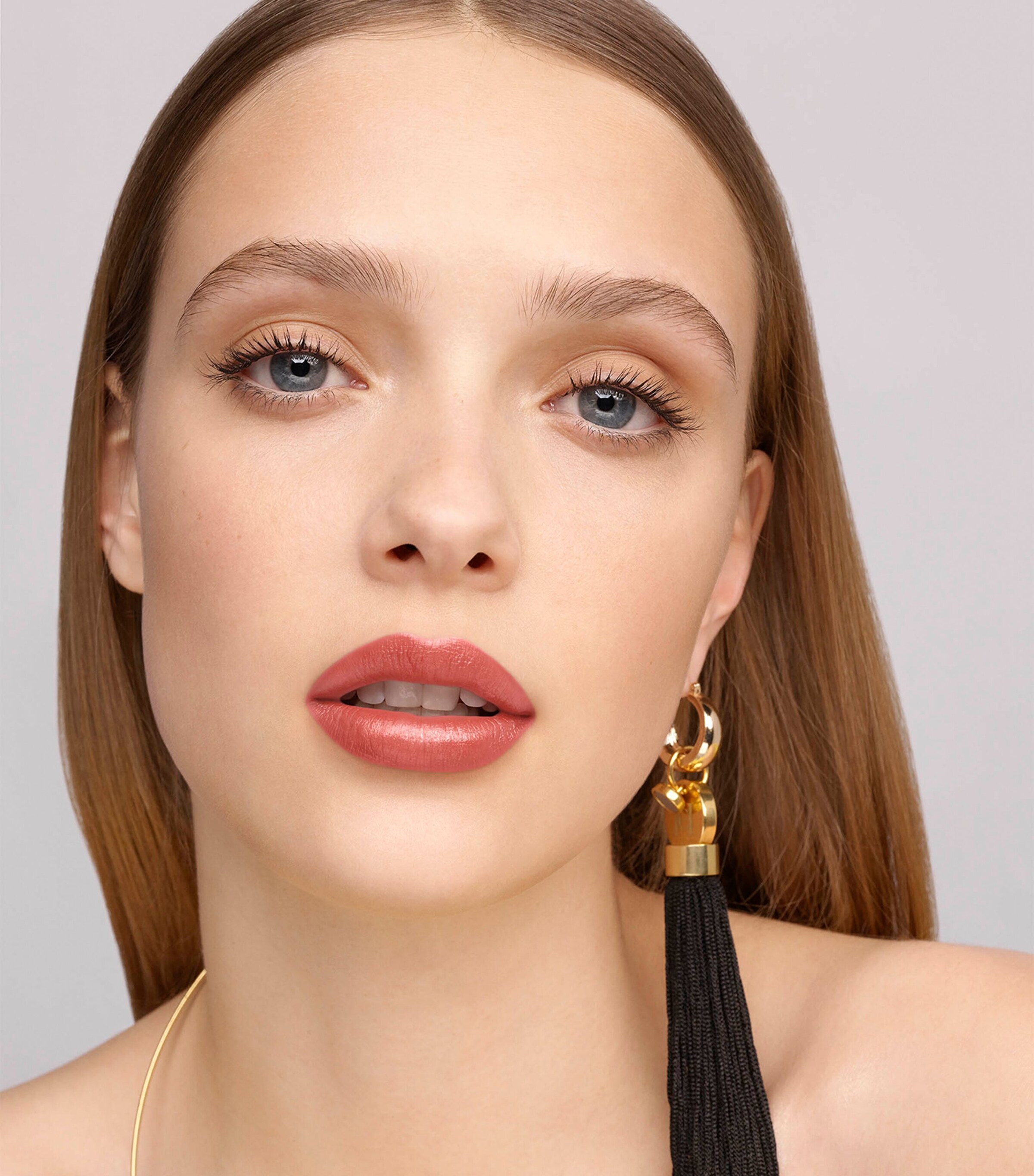 Carolina Herrera Fabulous Kiss Sheer Lipstick and Cap Bundle Image 4
