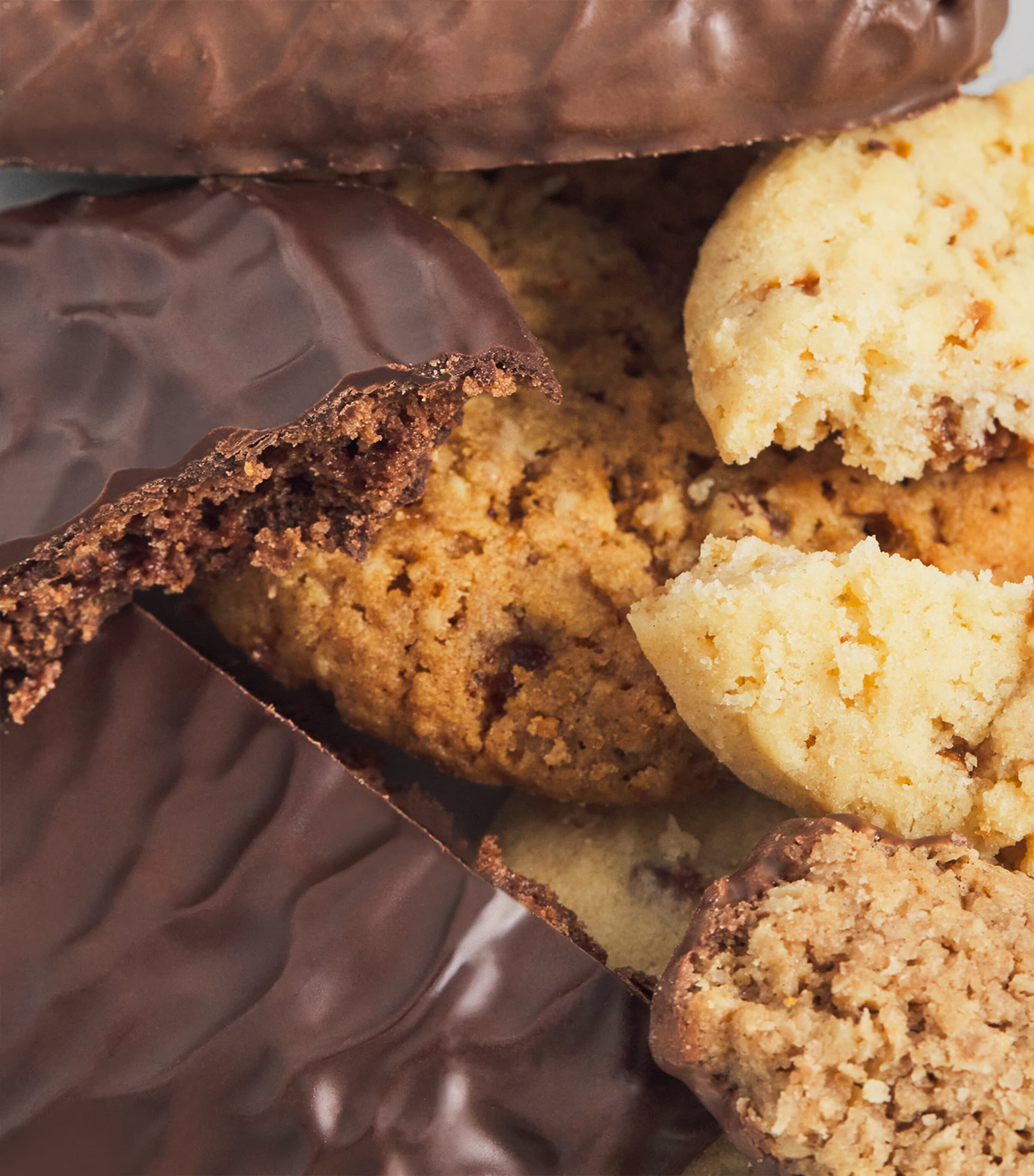 British Biscuit Selection Tin (550g) NO COLOUR Image 3