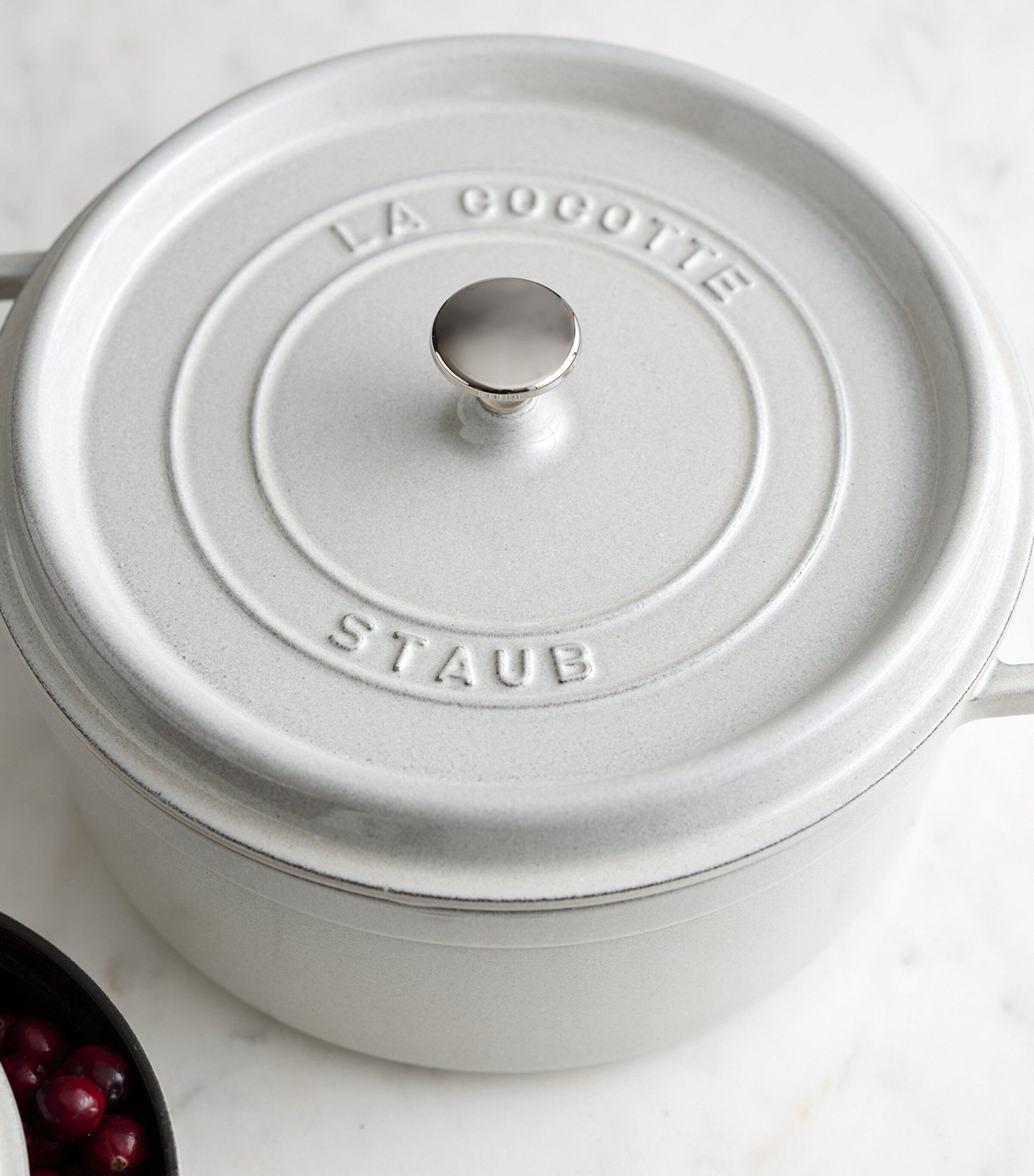 Staub Round Cocotte (20cm) White Truffle Image 5
