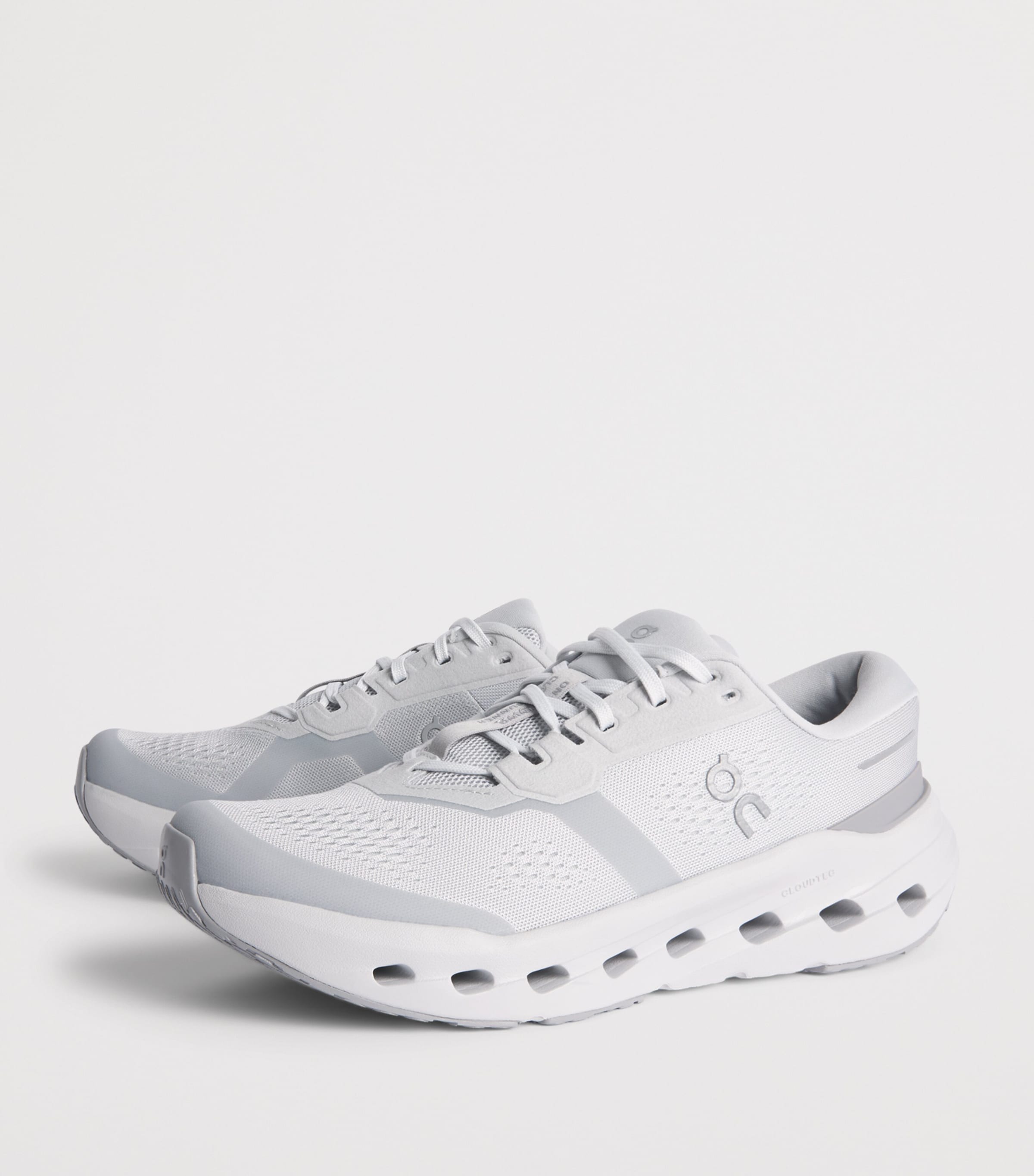 On Mens Cloudrunner 3 Trainers Glacier | Alloy Image 3