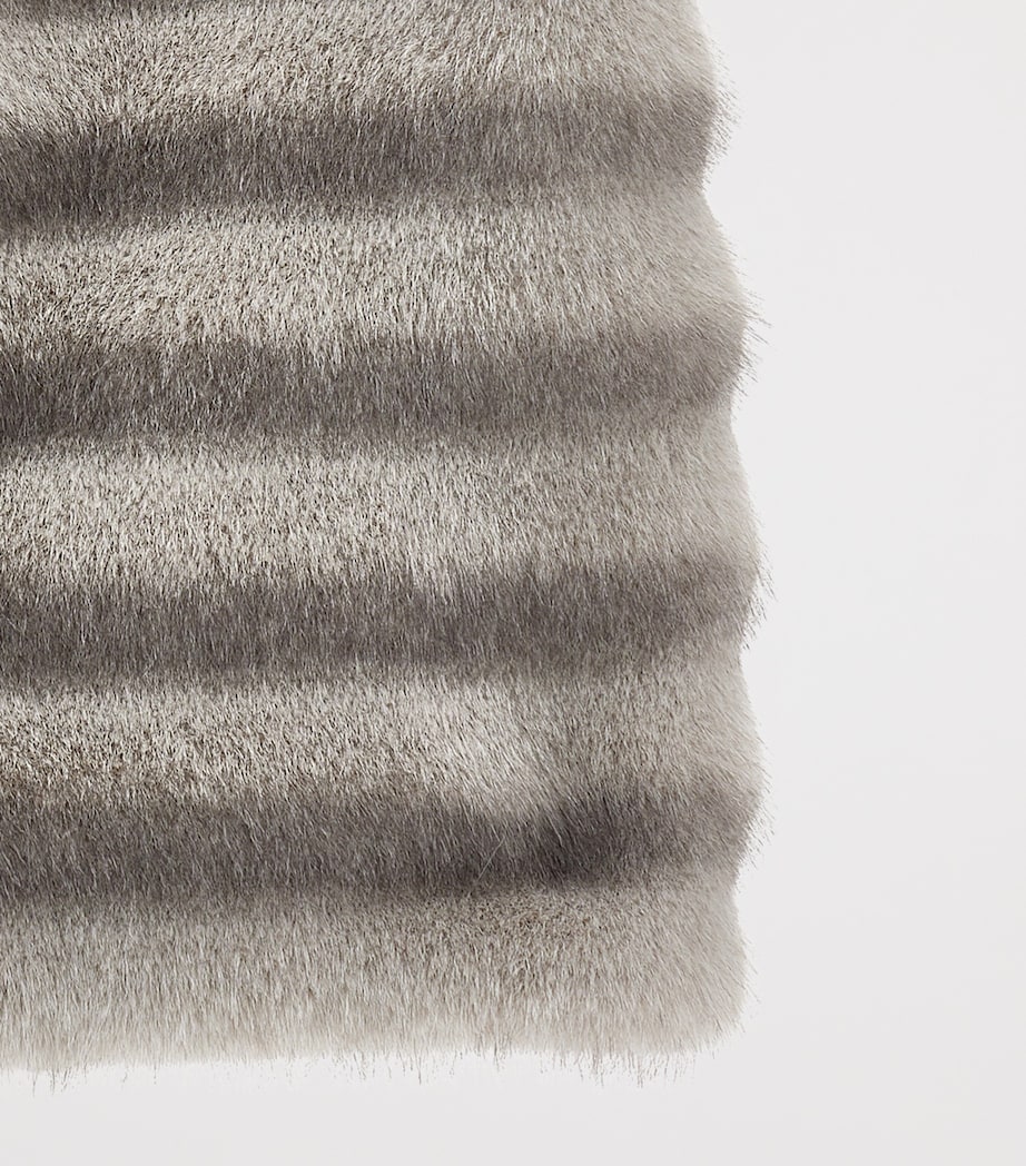 Faux Fur Gilet (8-11 Years) GRIGIO Image 3