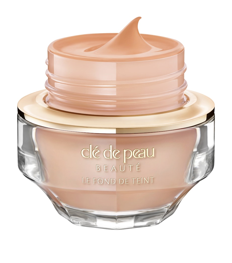 Clé de Peau Beauté The Foundation Image 2