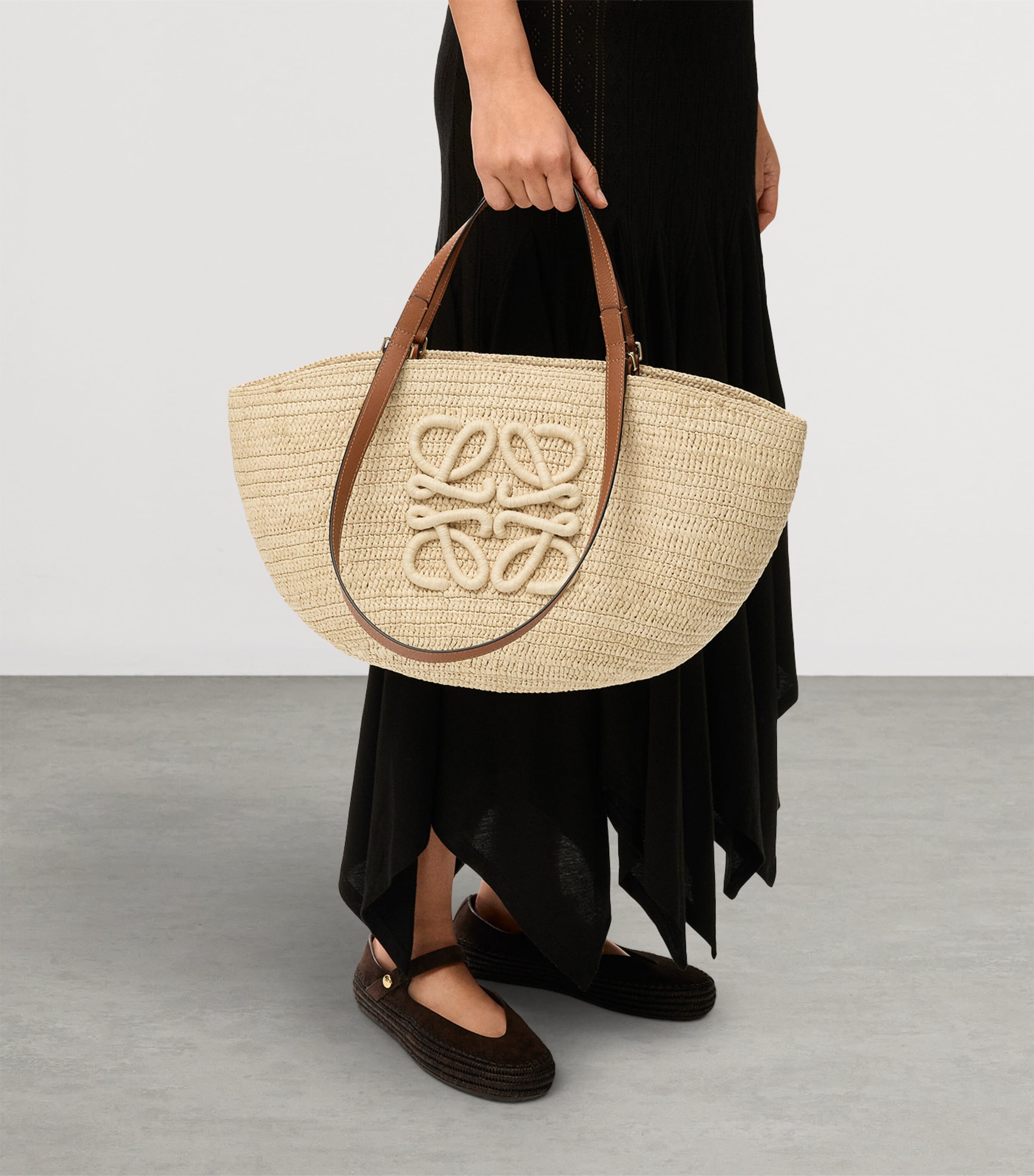 LOEWE x Paula’s Ibiza Medium Eclipse Basket Bag Natural/tan Image 2