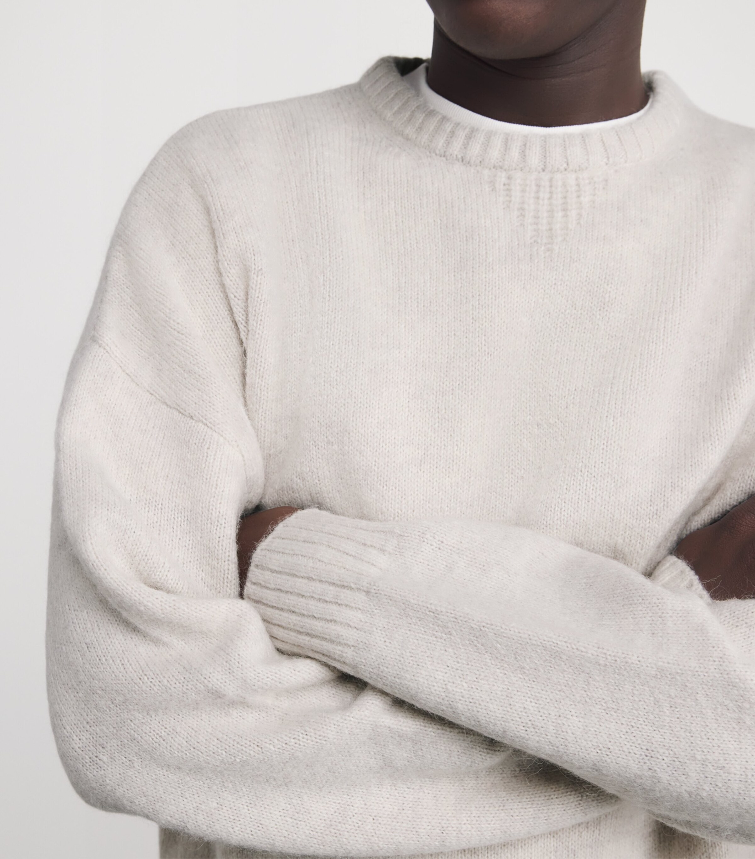 CHÉ Mens Knitted Crew-Neck Sweatshirt Ivory Image 6