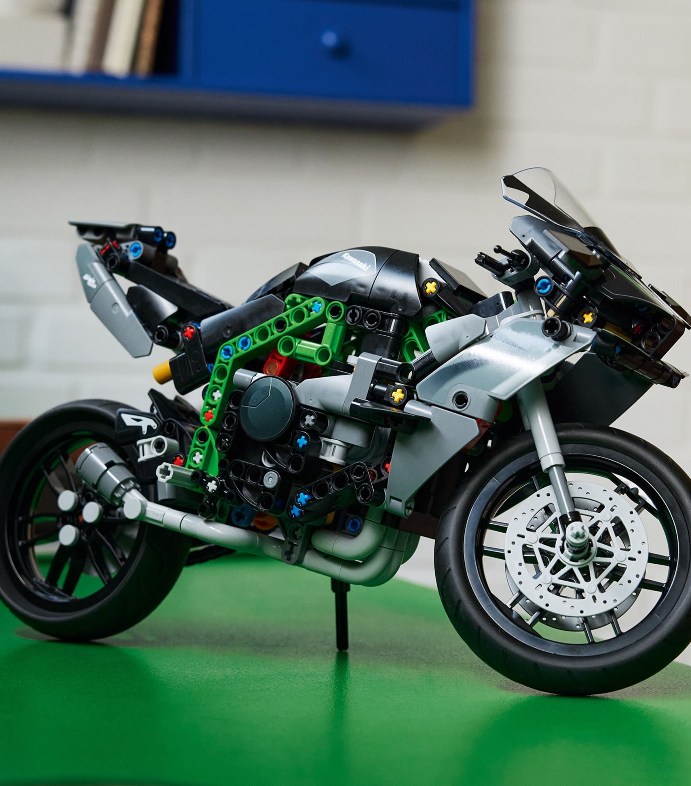 Technic Kawasaki Ninja H2R Motorcycle Toy Vehicle 42170 MULTI Image 3
